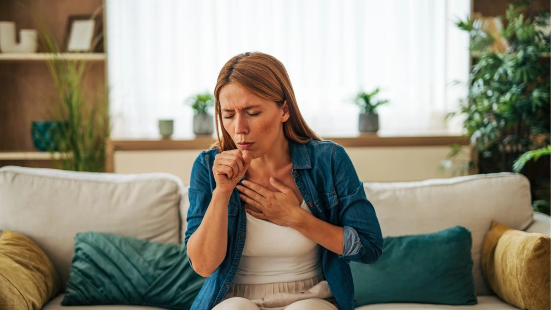 Тези билки прочистват белите дробове и спират кашлицата по естествен път