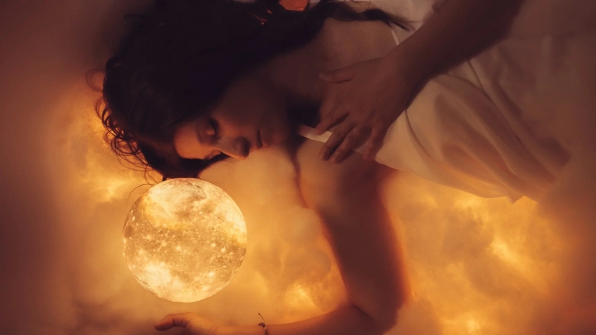 Луната спи, но щастието идва в живота на 3 зодии