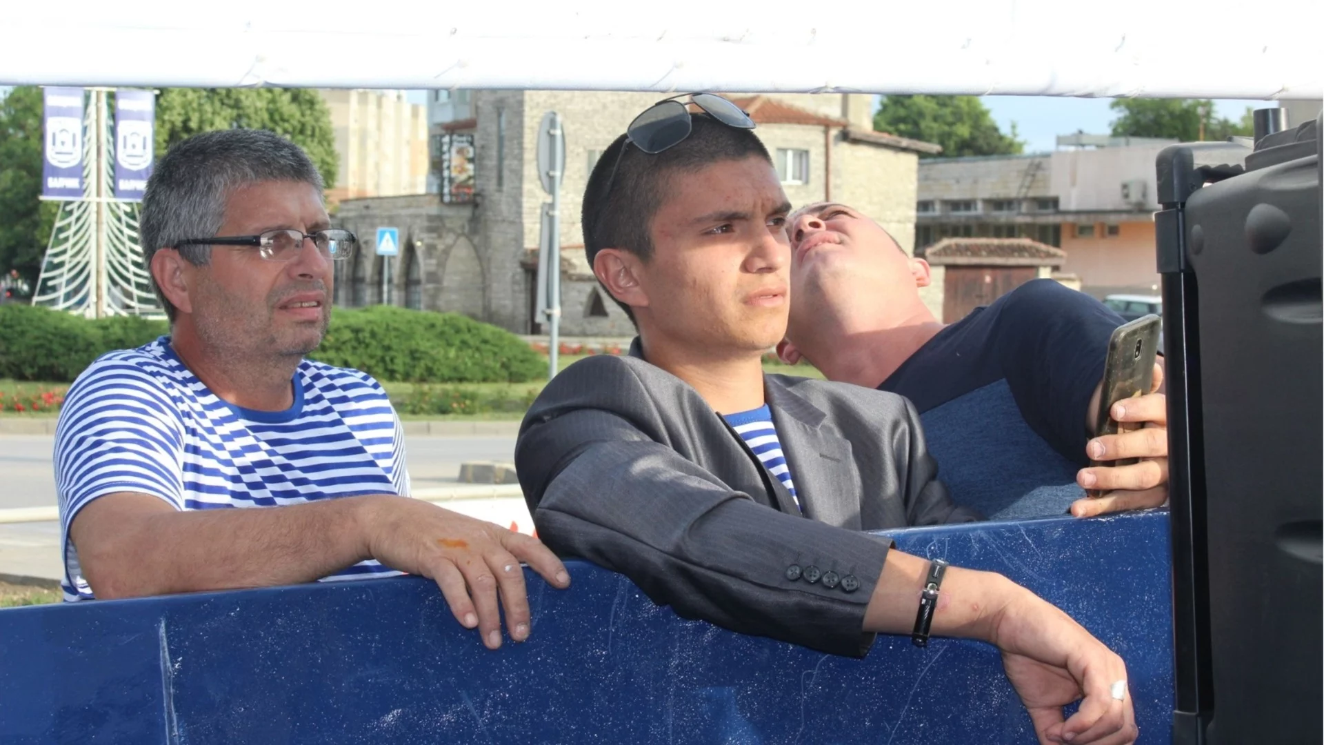 "Ние не обвиняваме. Ние молим": Близките на изчезналите мъже от потъналия риболовен кораб с апел за надежда