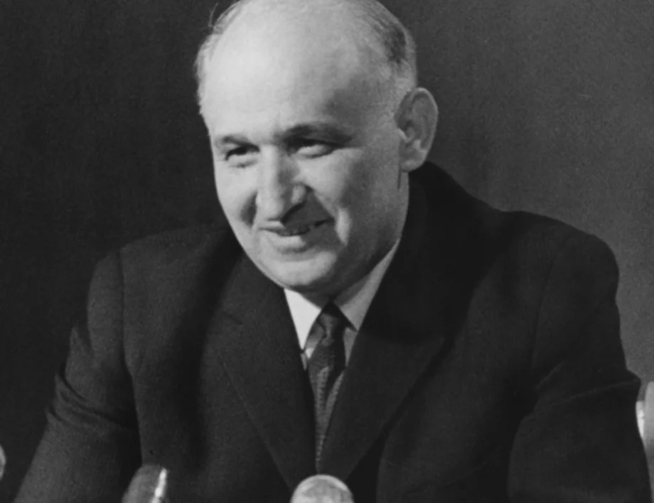 25 февруари в историята на България: Започва съдебният процес срещу Тодор Живков 