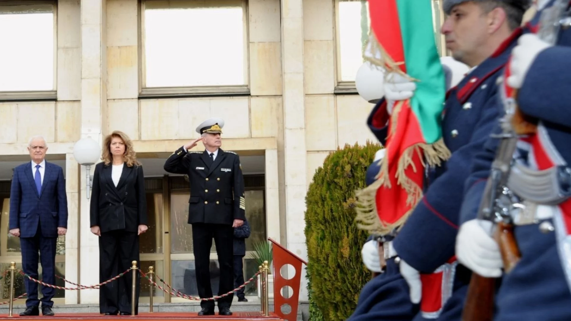 Далеч сме от НАТО, а НАТО е по път "демоде": Анализът за българската армия