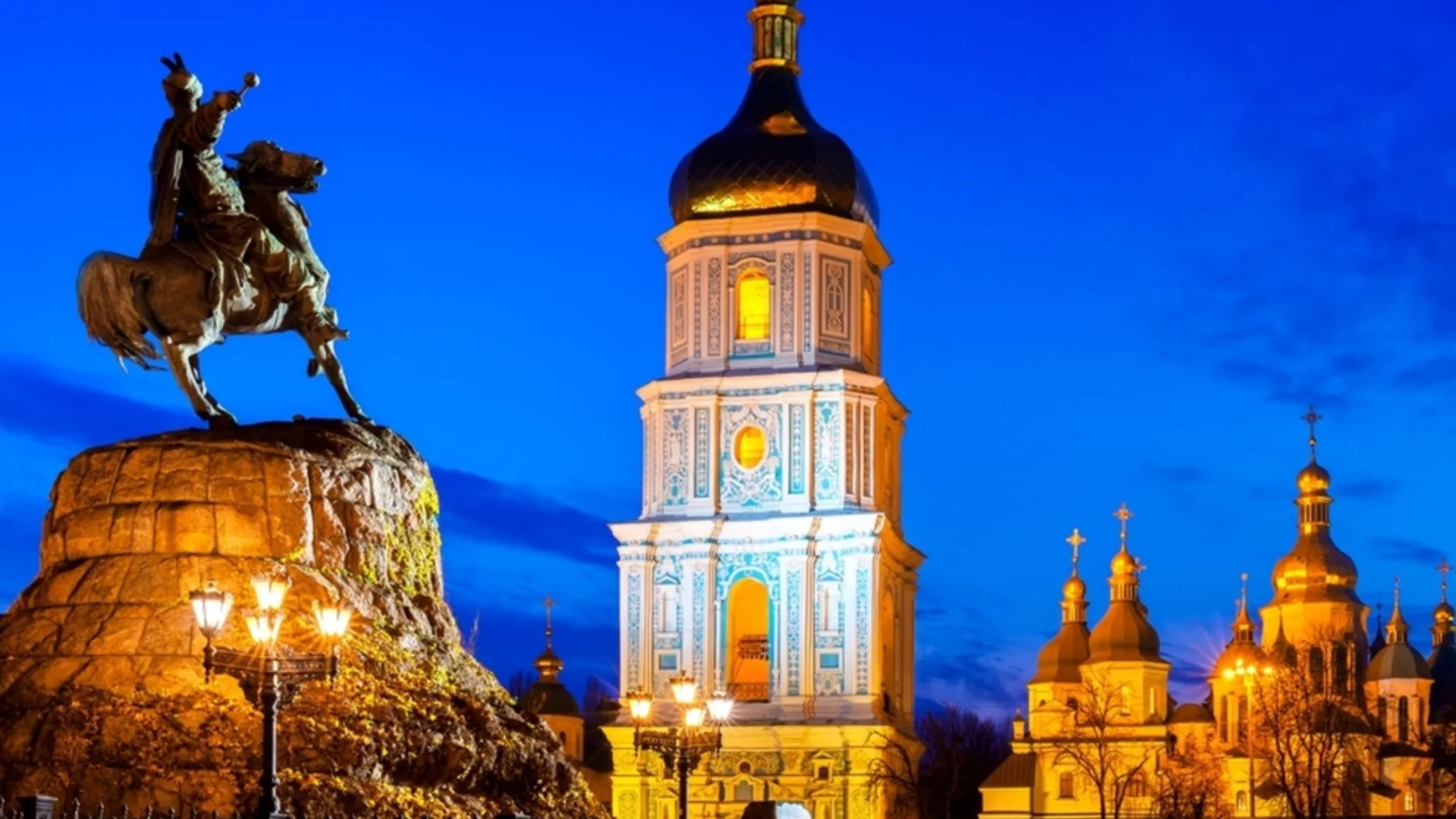 Лидери на девет държави се помолиха в Киев, тиктакащи часовници звучат в зяла Украайна (СНИМКИ, ВИДЕО)