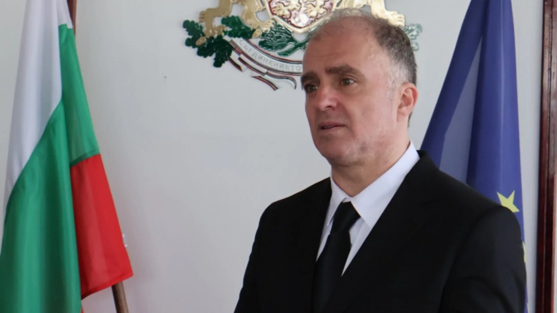 Културният министър след първата си седмица: Имам само диригентски палки, а ми трябва магическа на Хари Потър