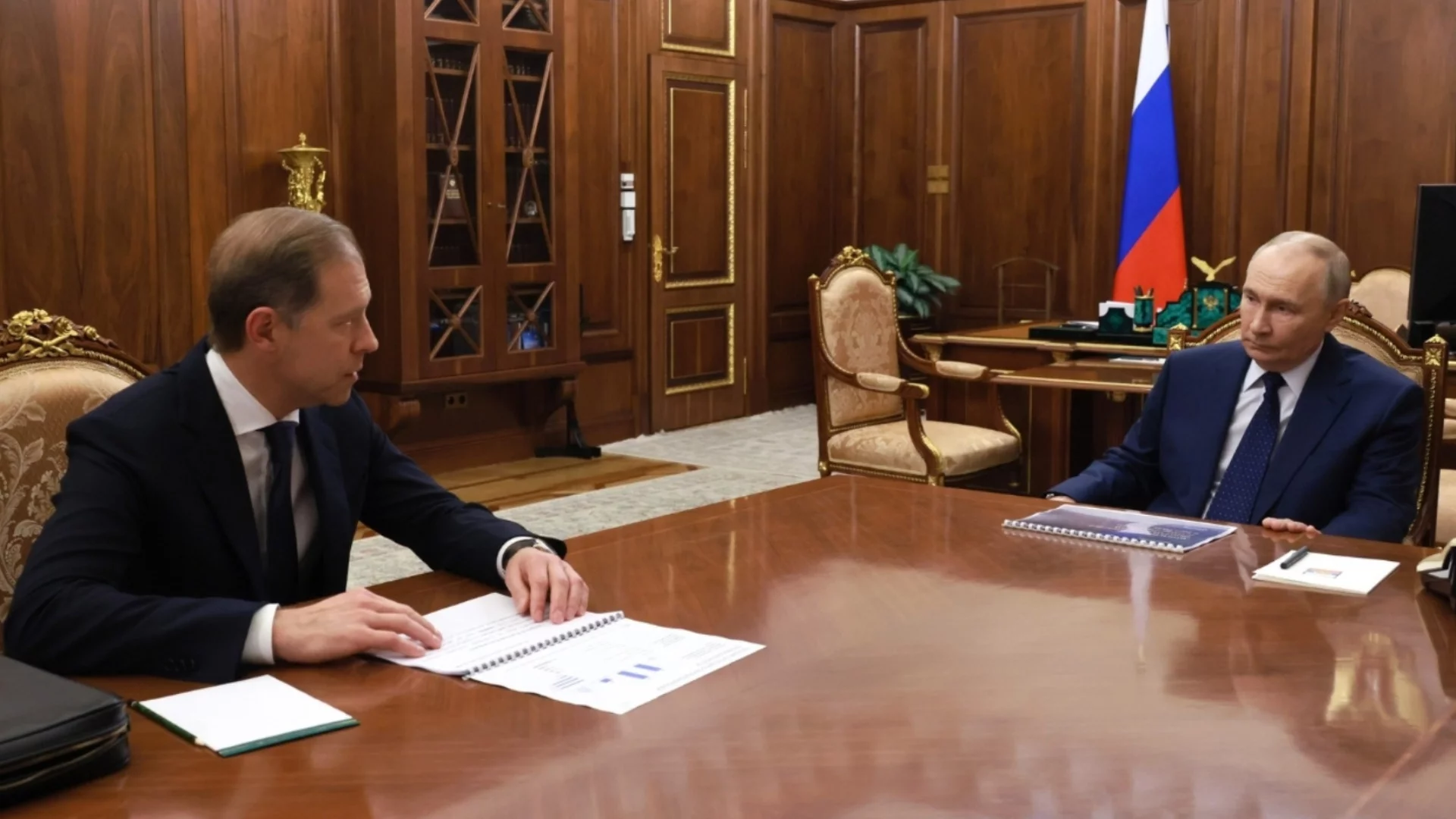 "Наградете го. С кражбите си той помага на Украйна да победи": Глоба за написалия го и звание "Герой на Русия" за коментирания руски министър