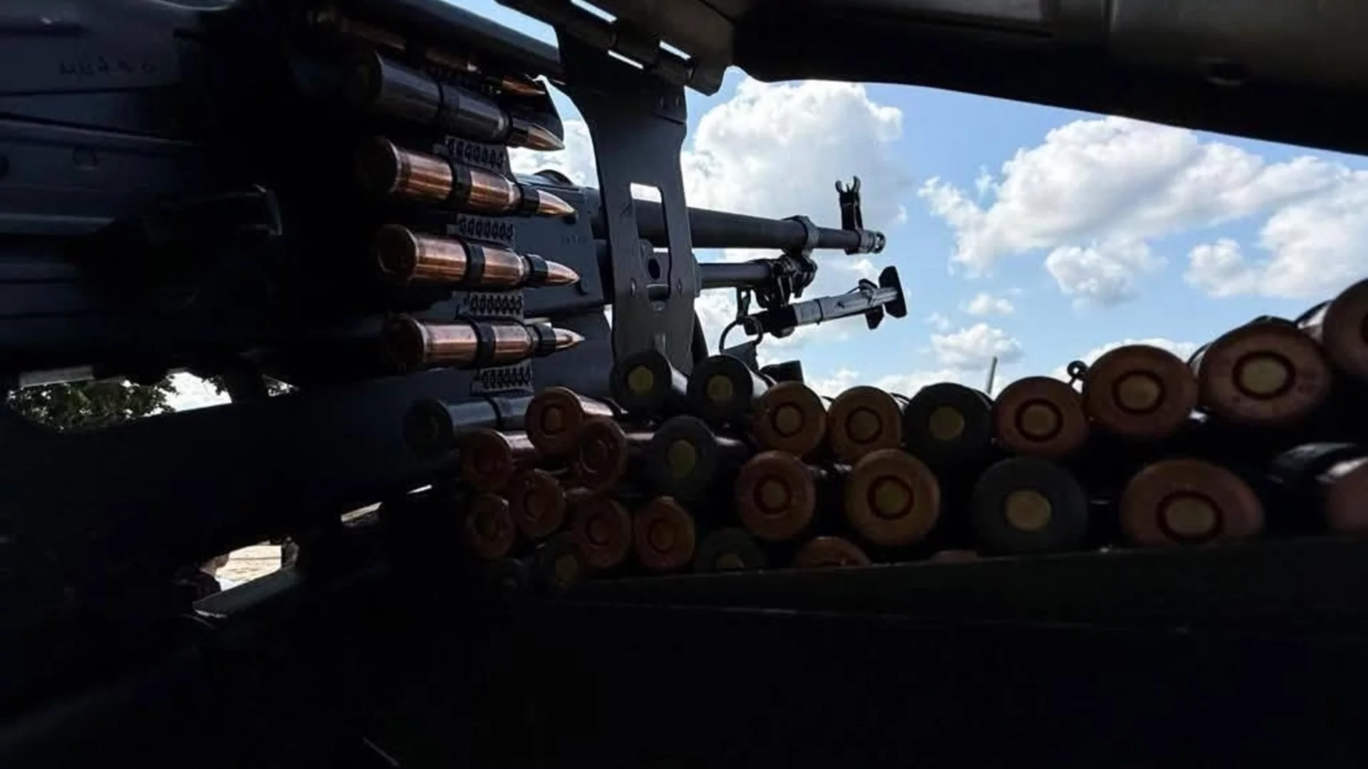 Заради протестите на студените в Иран: Властта разположи тежки картечници (СНИМКА)