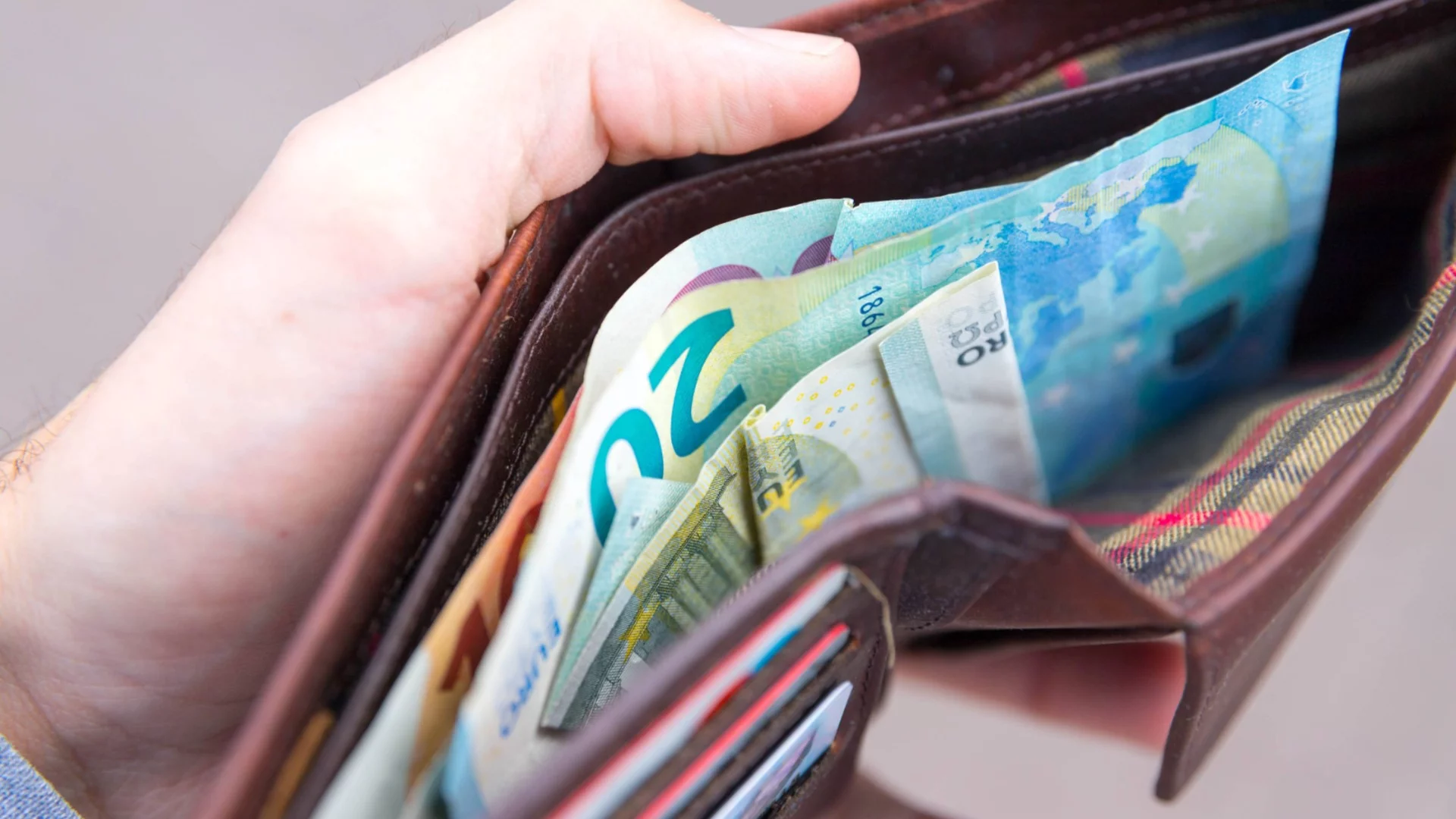 Край на "тайната заплата": Нова евродиректива дава прозрачност