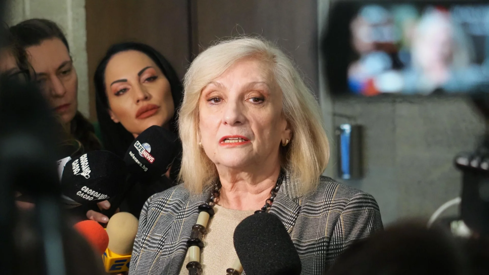 Объркали са се: Трима депутати на Пеевски ще променят вота си за секциите в чужбина (ВИДЕО)