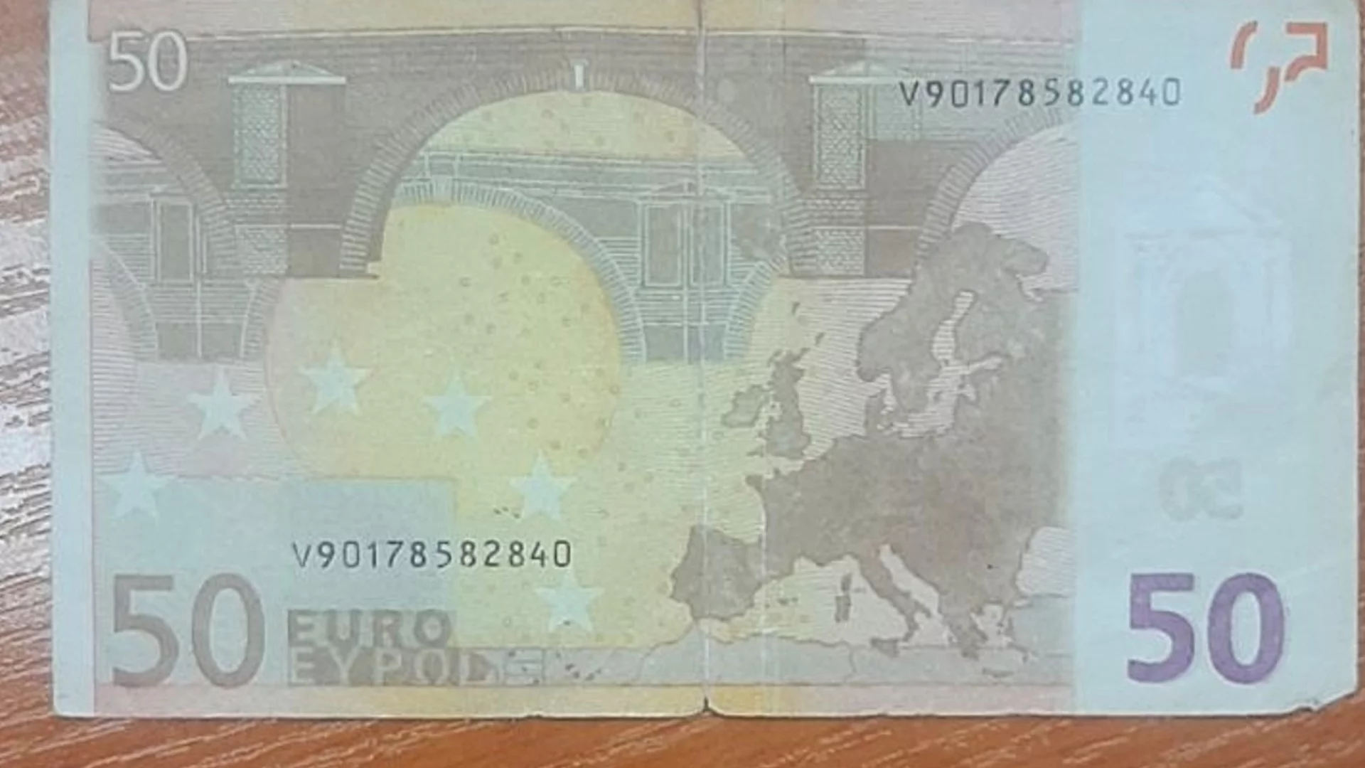 Хванаха фалшиви 20 и 50 евро в Пловдивско