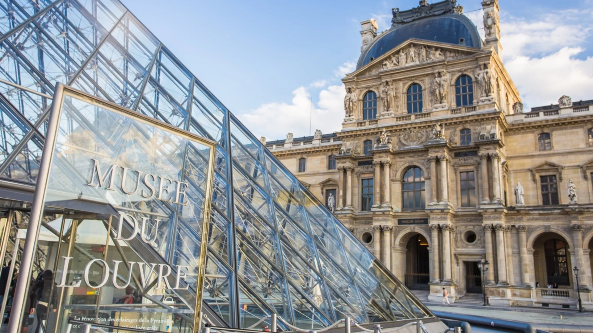 Директорката на Лувъра в Париж подаде оставка