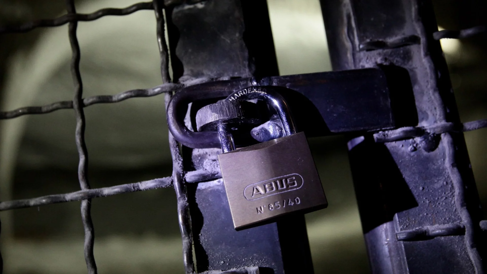 Счупил катинар и крал инструменти за 13 хил. евро: 19-годишен е под стража