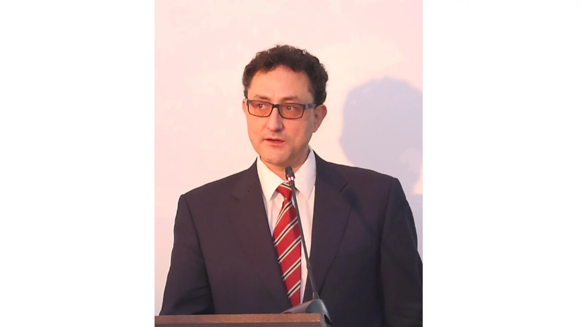 Списък с първи мерки и проверки: Известен лекар похвали служебното правителство