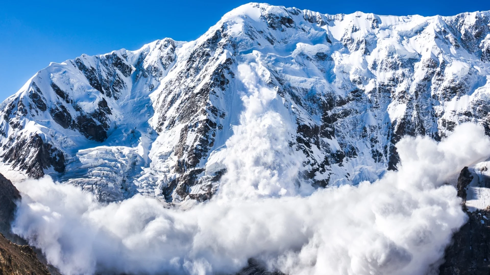 Висока опасност от лавини в планините