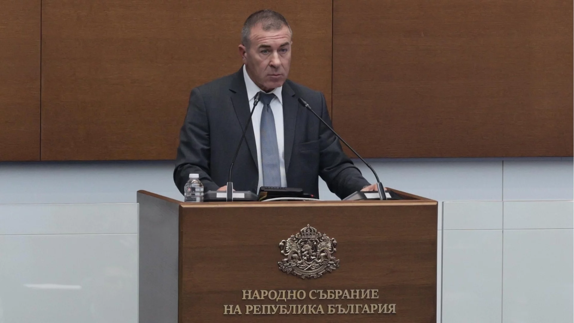 Главният секретар на МВР изненадващо се появи в парламента и заговори за "Петрохан"