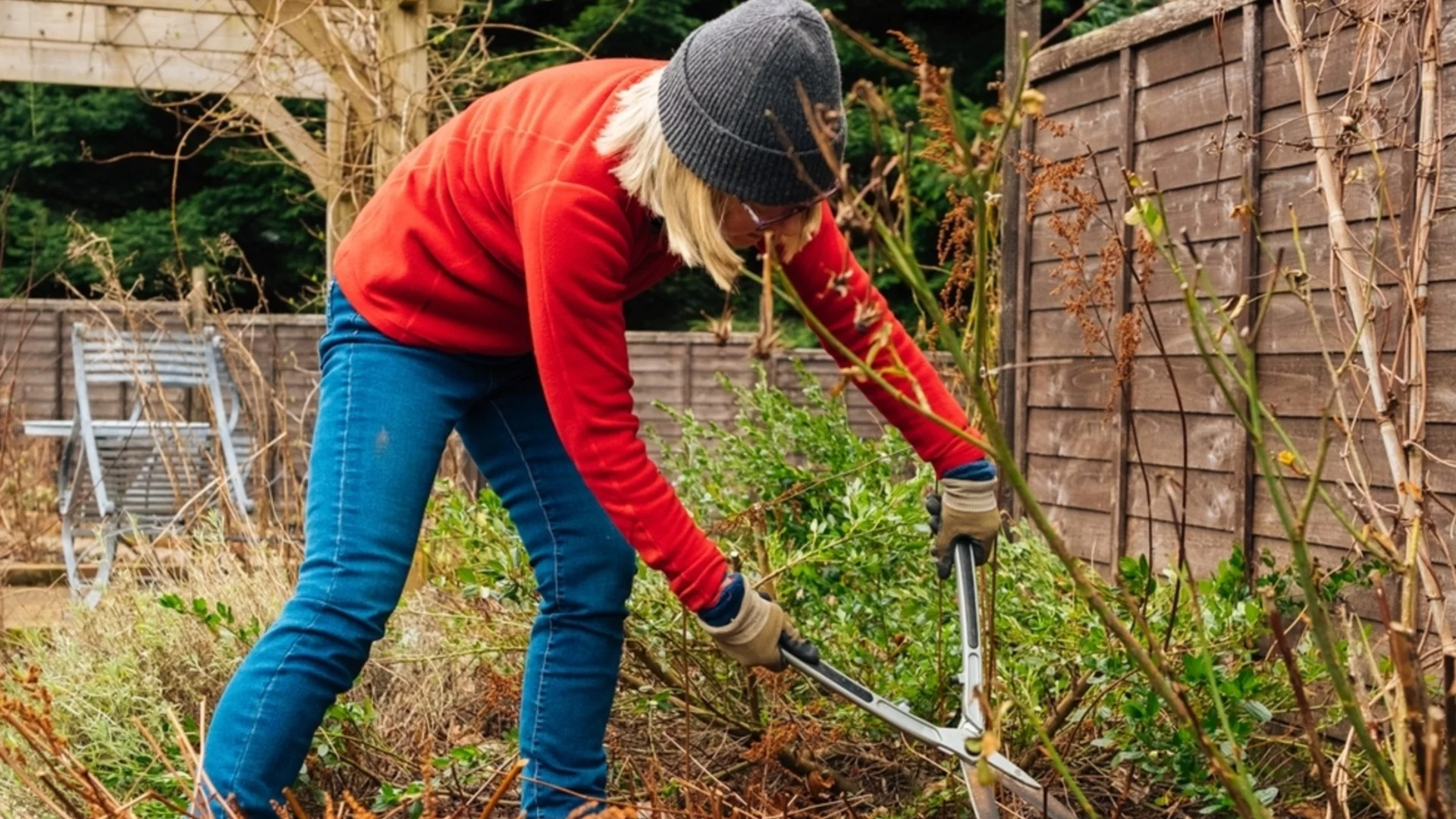 Пролетни градинарски задачи, които ще направят вашите растения и цветя по-здрави