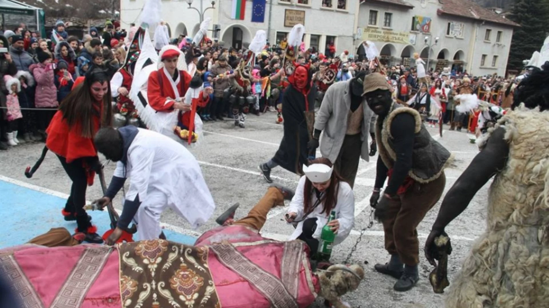 Заради кукерски събор: Затварят пътя в Широка лъка