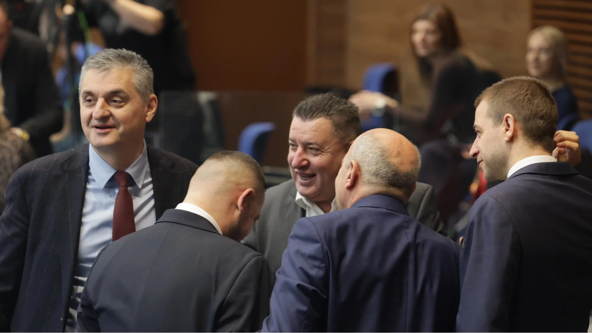 Ветото на Йотова падна, секциите извън ЕС ще са ограничени