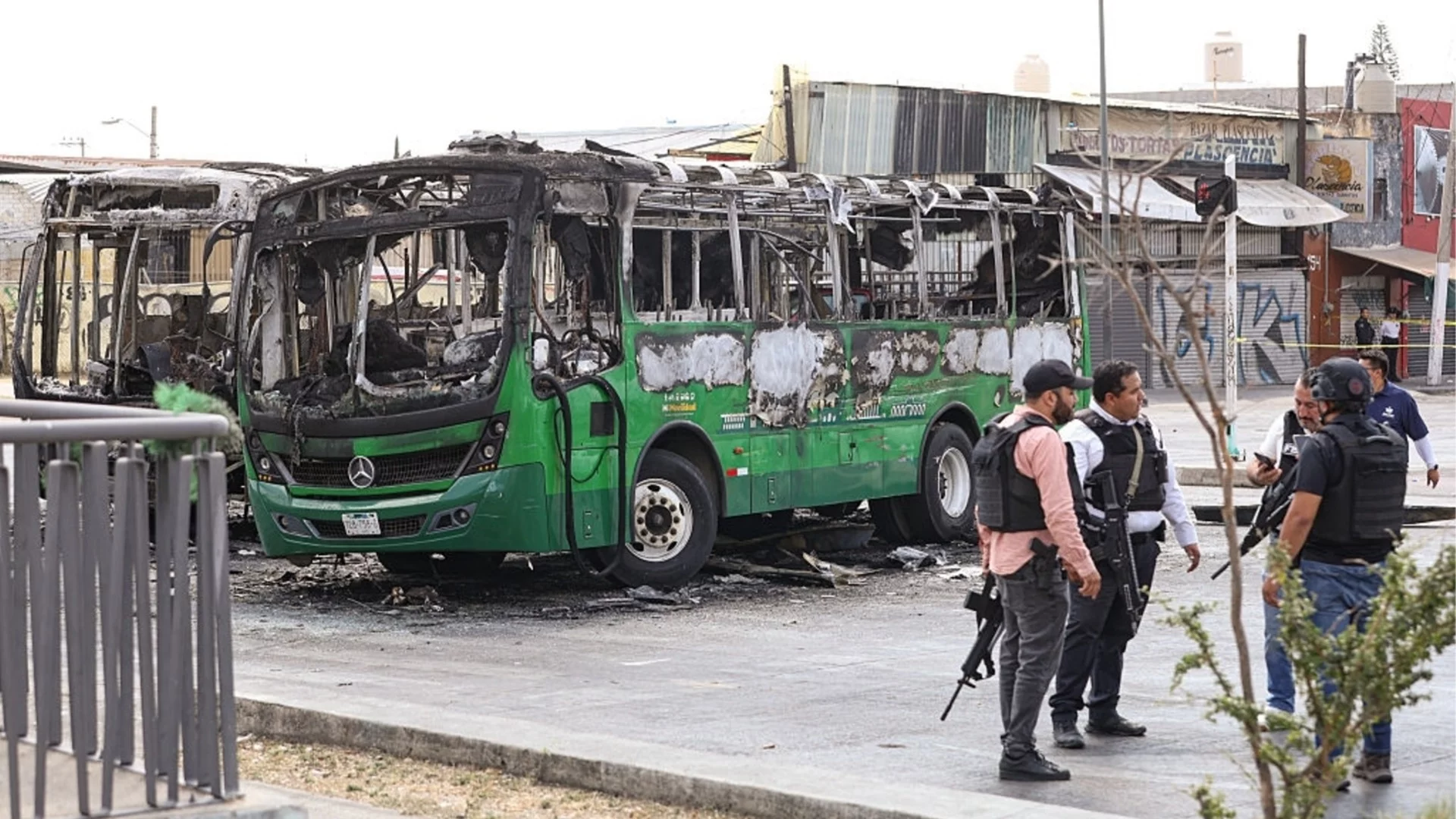 Палежи, убийства, полувоенно положение: Българин с разказ за размириците в Мексико