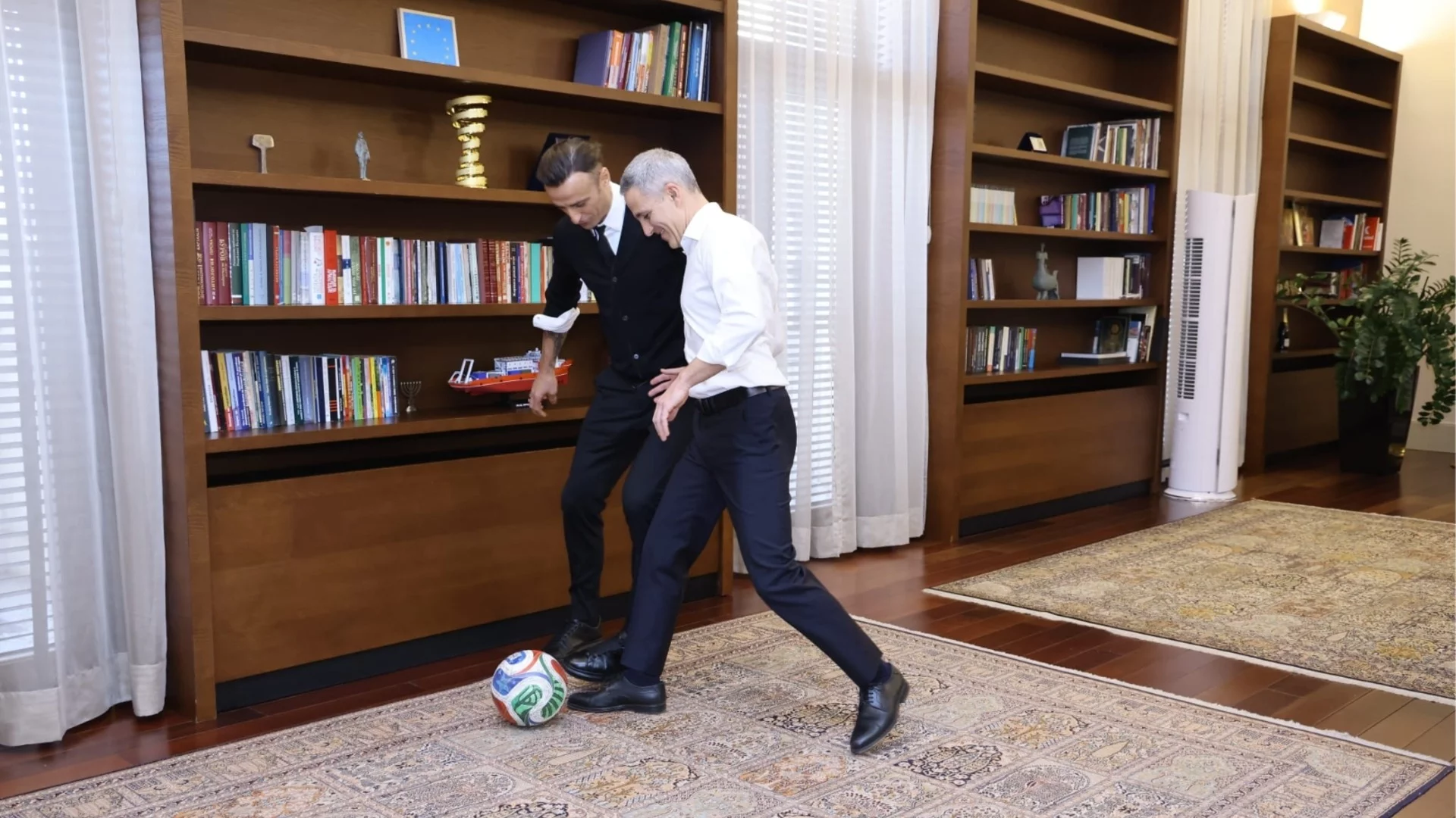 Бербатов влиза в служебното правителство, Гюров каза каква ще е ролята му (СНИМКИ)