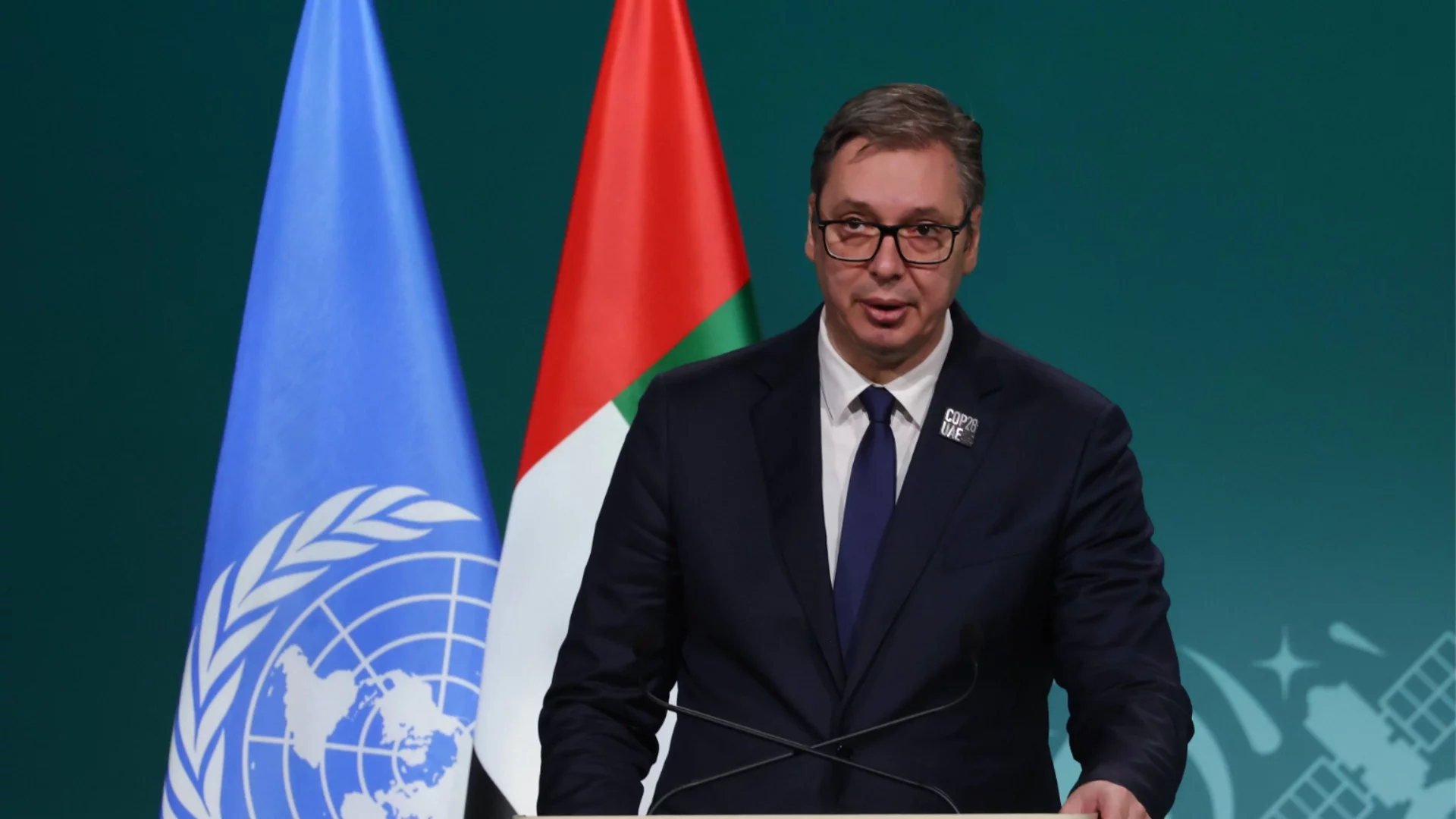 Сръбският вътрешен министър Ивица Дачич е в болница. Вучич: Молим се за него