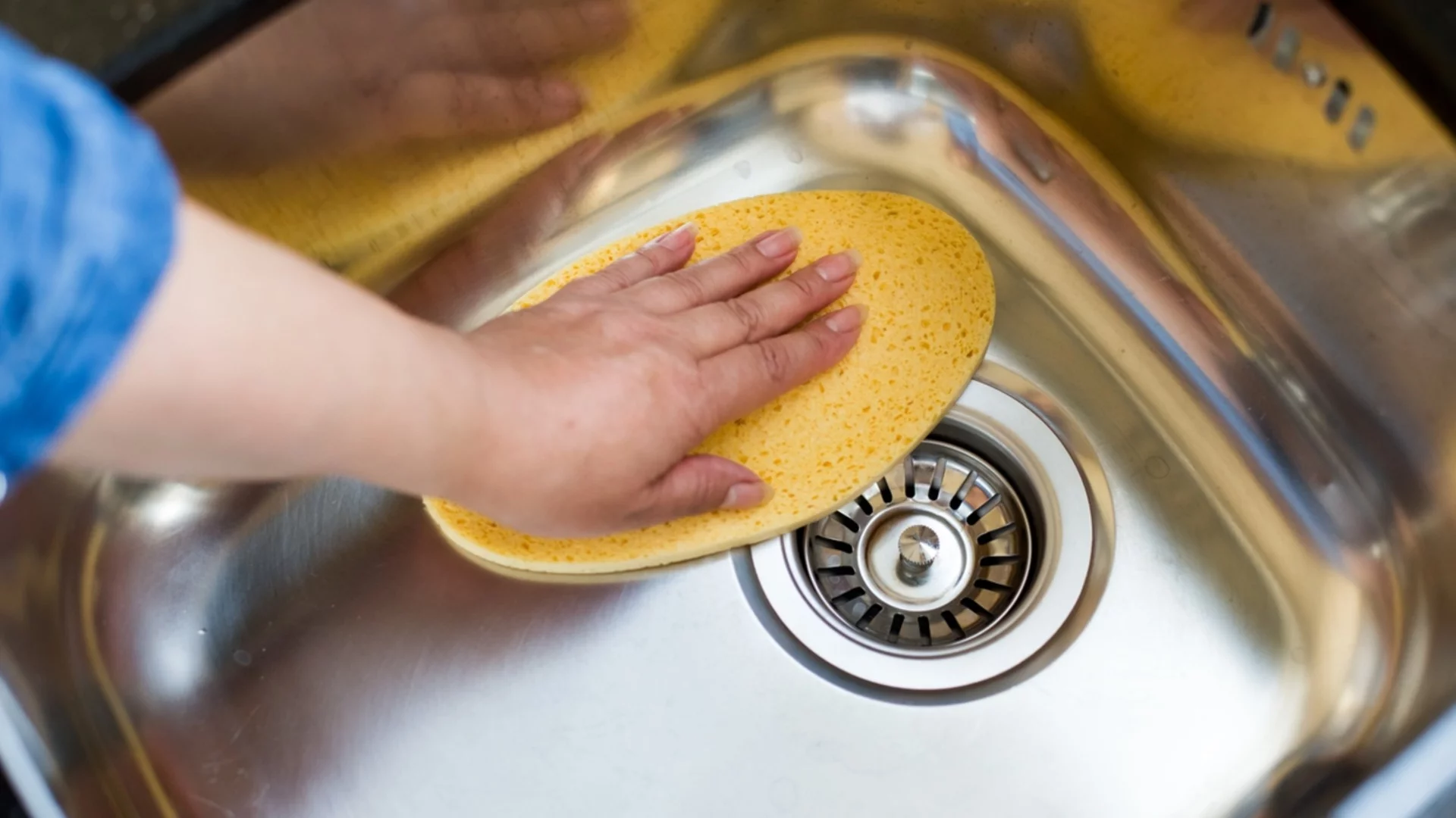 Трик за по-блестяща мивка без търкане - ето как става това чудо на чудесата