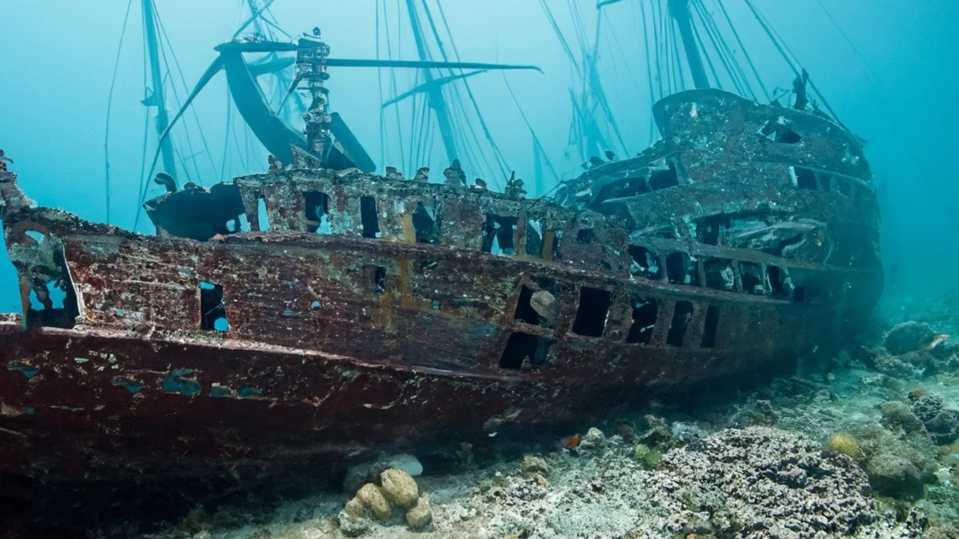 Учени откриха потънал кораб от 14 век с няколко тона китайски „съкровища“