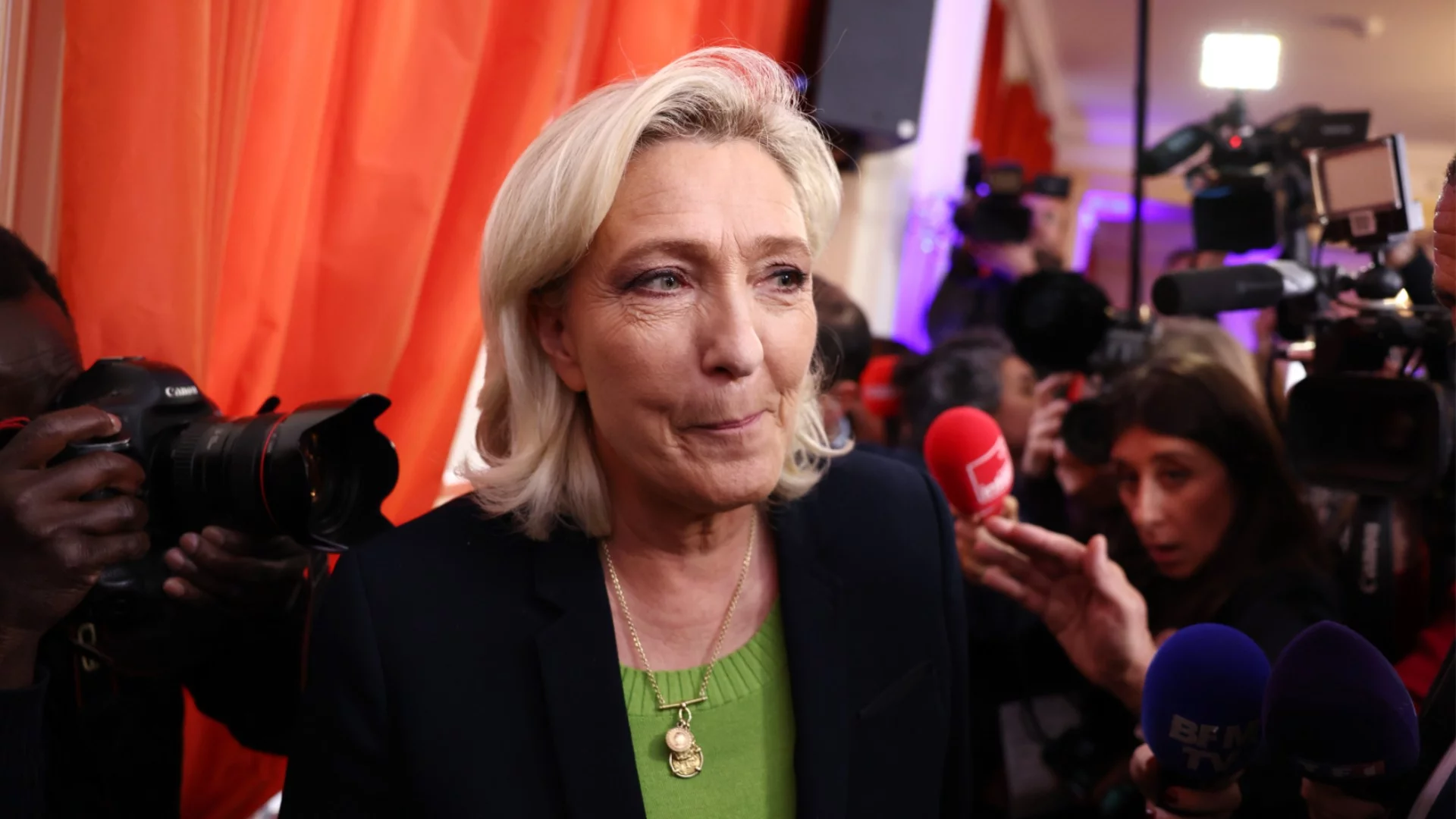 Льо Пен разкри ще се кандидатира ли за президент