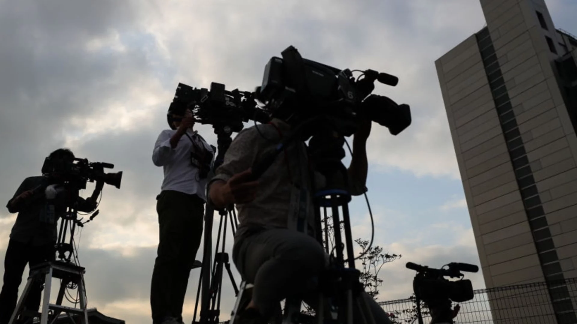 Какво се случва? Обществената телевизия на Босна и Херцеговина спря излъчването си