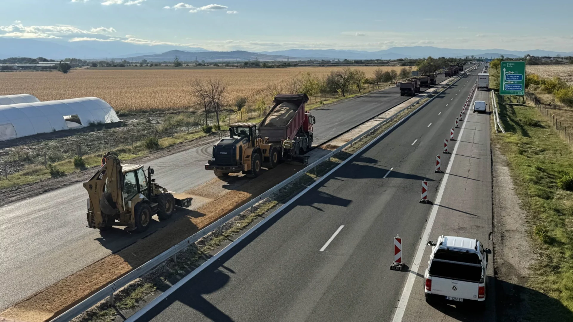 У нас "всеки сам си преценя" как да асфалтира: 42 дупки на магистралата от София до Пловдив