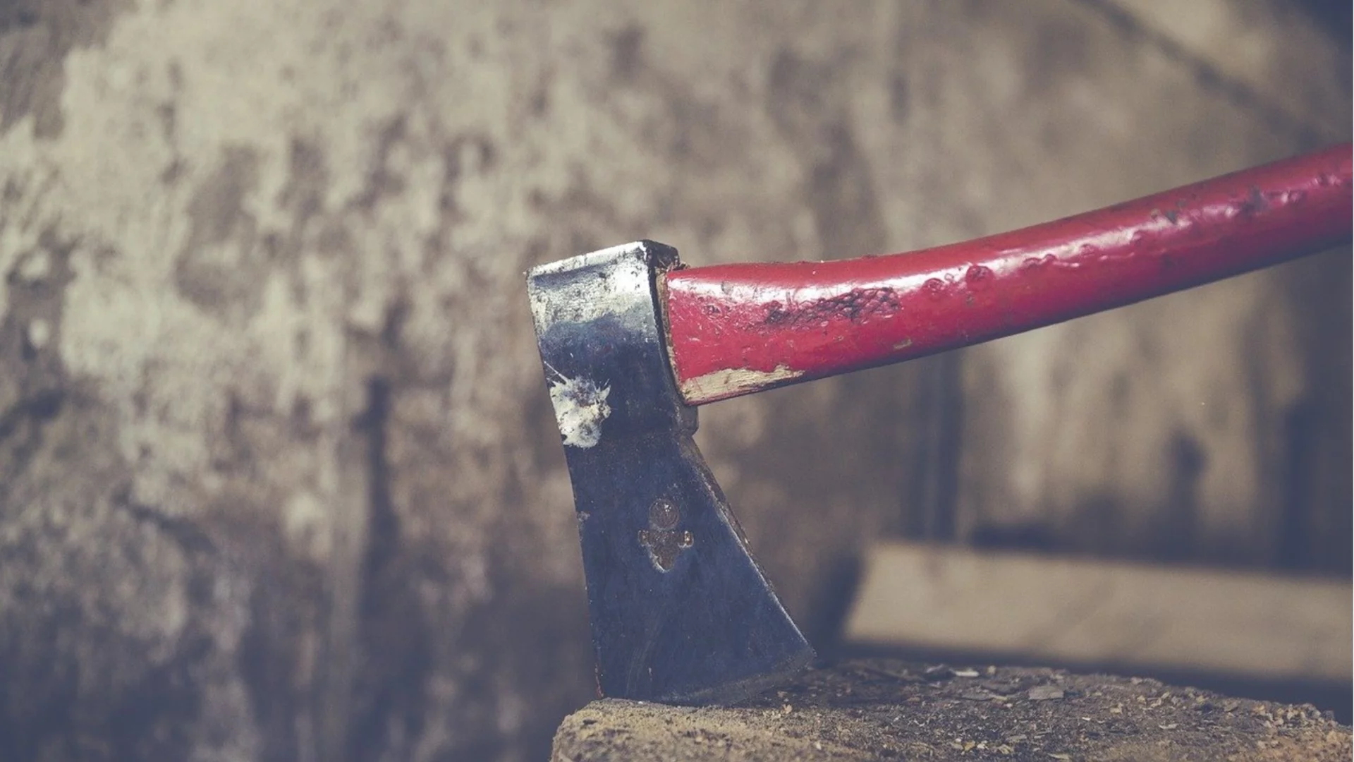 Трошил с брадва автомобил: Криминално проявен е задържан