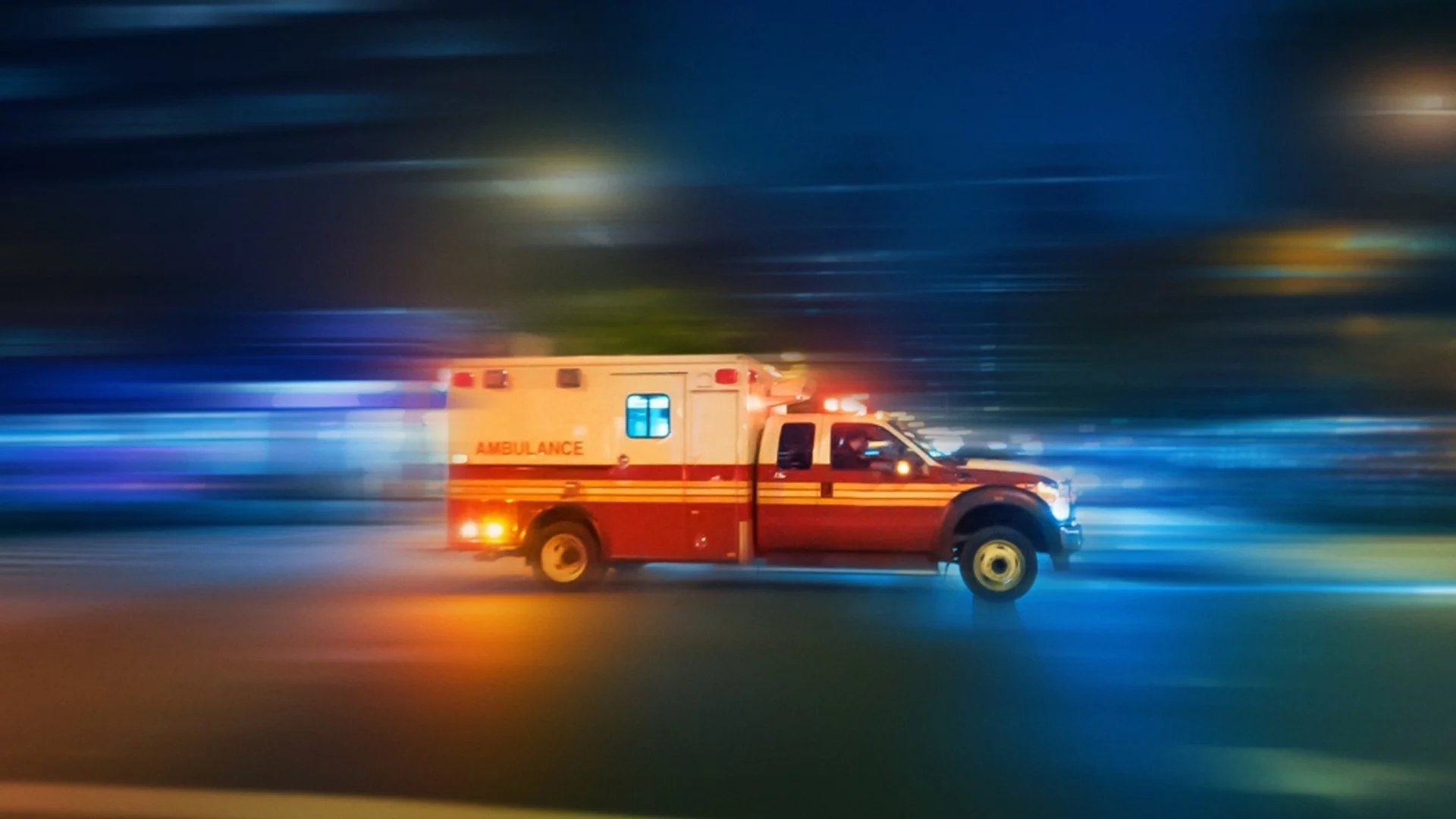 Възрастен мъж падна от тераса