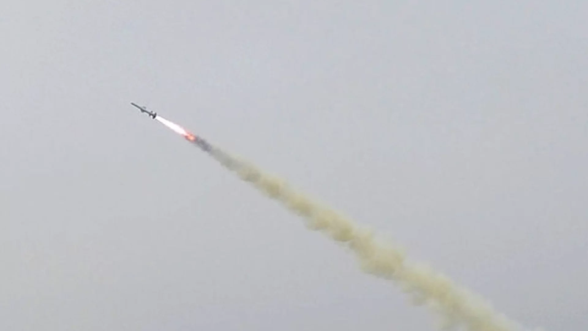 На годишнината от убийството на Борис Немцов: Тревога в 13 региона в Русия заради ракети "Фламинго" (ВИДЕО)