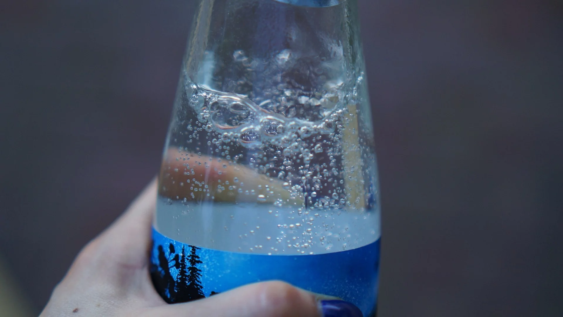 Пиете газирана вода всеки ден? Прочетете това преди да продължите