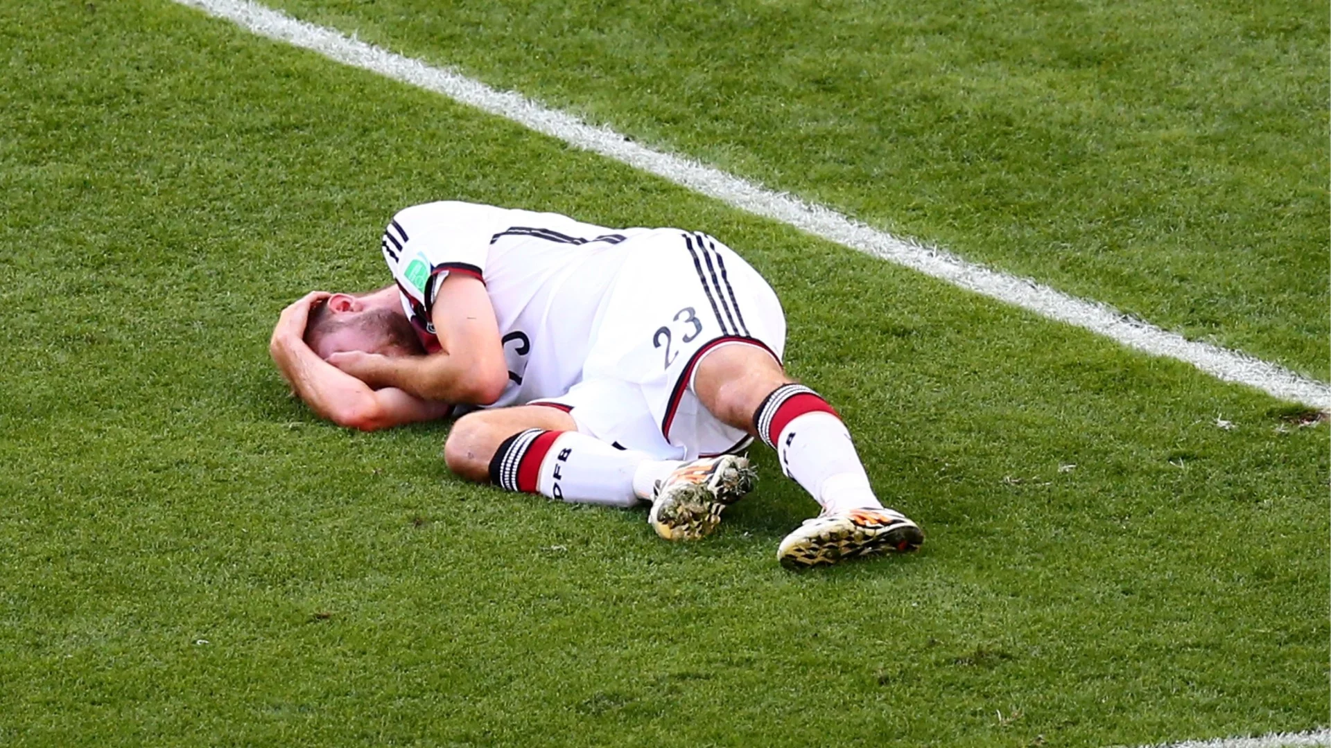 Футболистът, спечелил само Световната купа в кариерата си - дебютира за националния отбор на финала на Мондиал 2014, но не помни нищо от мача