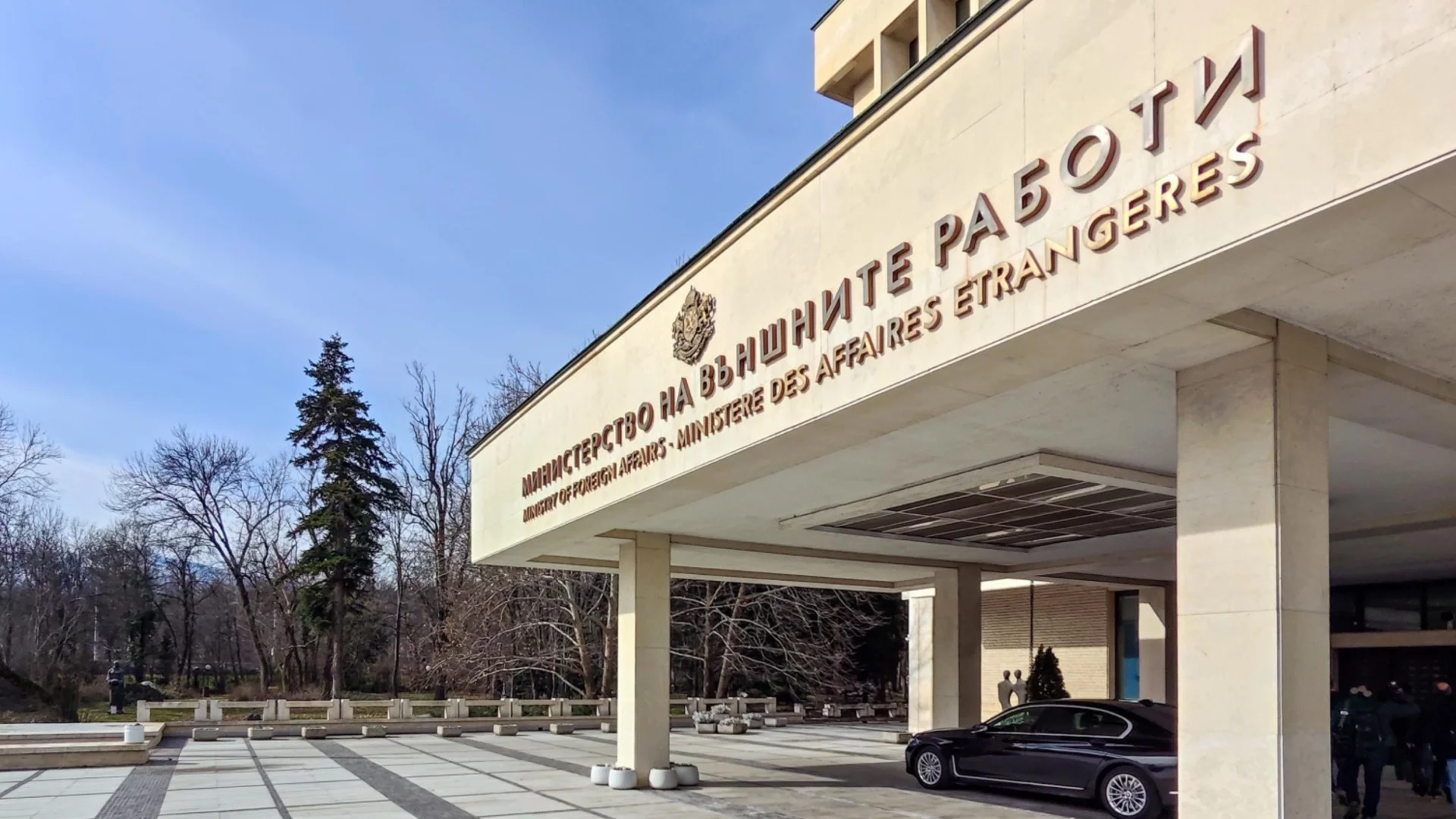 МВнР: Разтревожени сме от военната ескалация в Близкия Изток