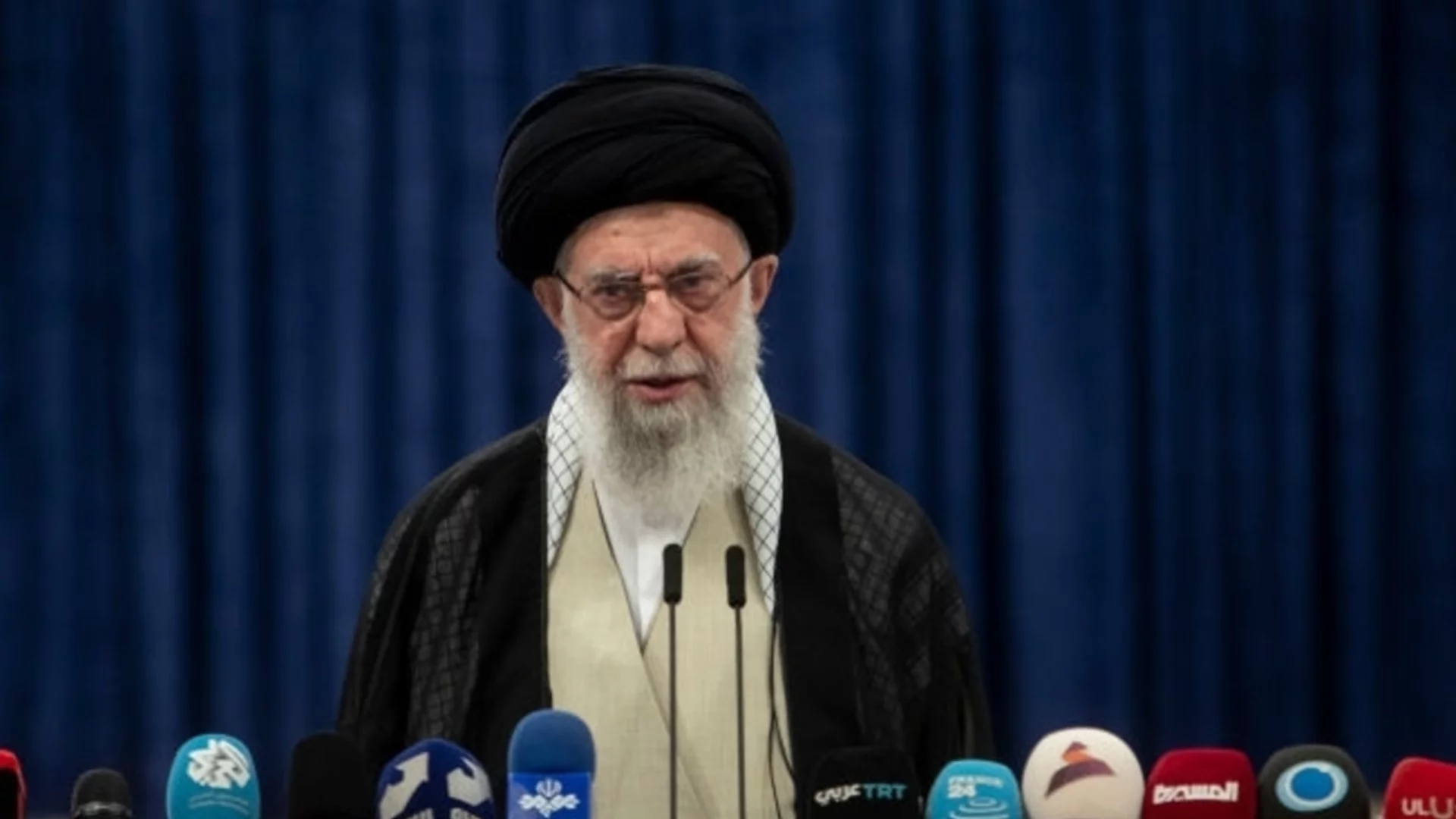 Аятолах Хаменей е убит? Иран отговори с ключова блокада