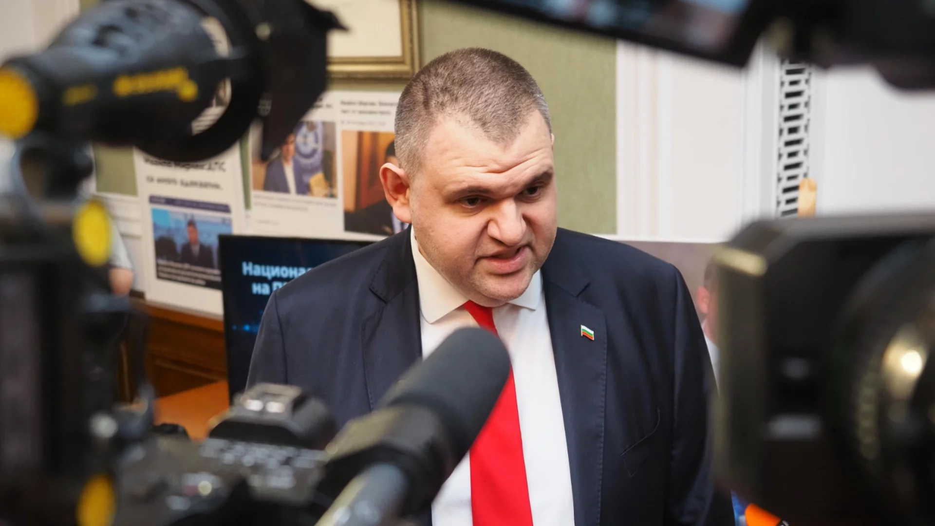 И Пеевски иска служебното правителство "да си взаимодейства" с него за Иран