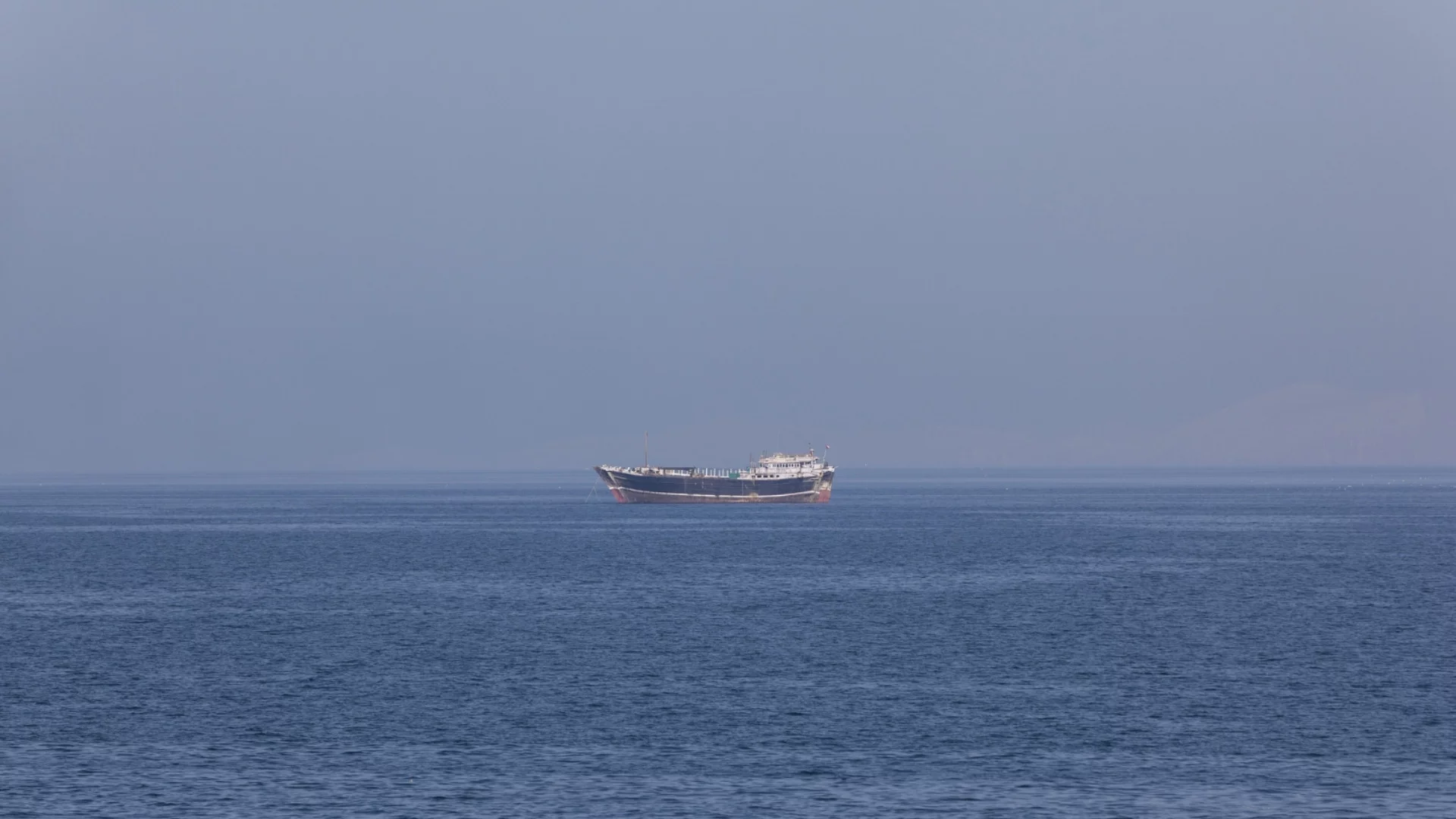 Удар по световната търговия с петрол: Първи данни за иранска блокада на Ормузкия проток