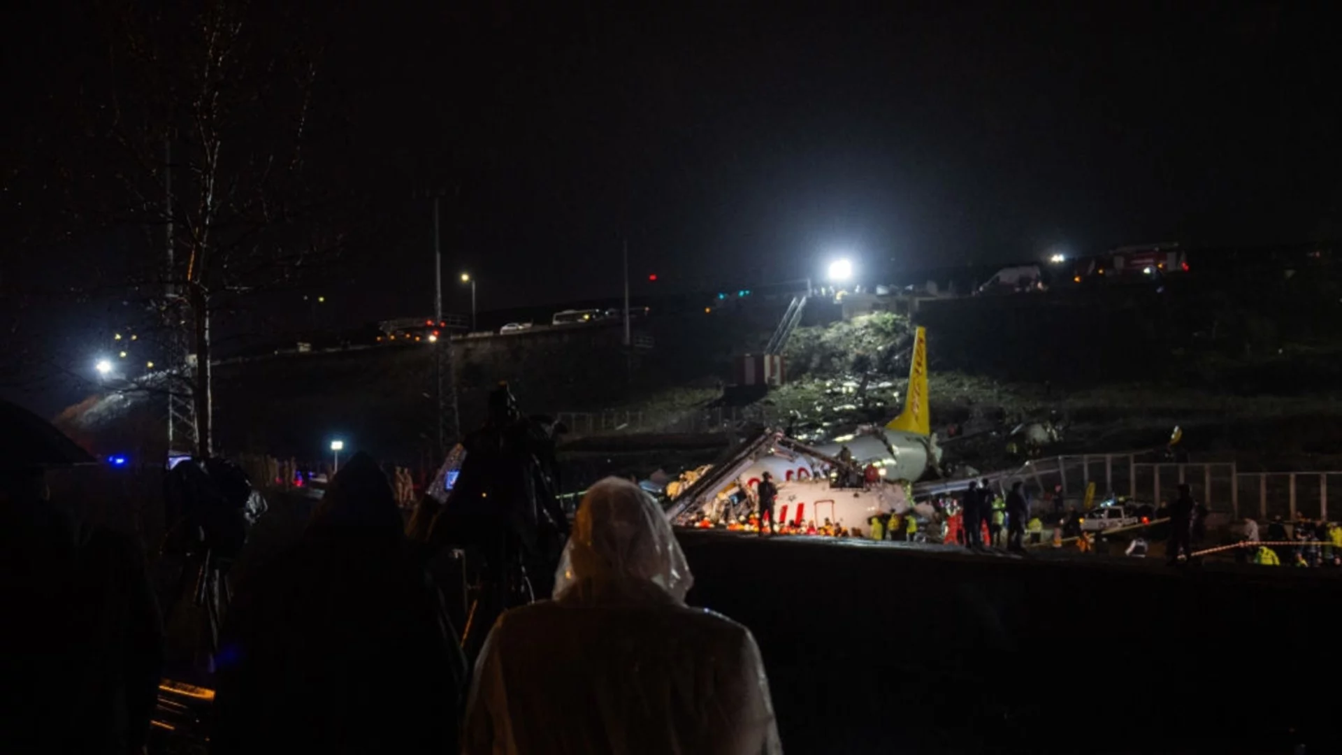 Десетки жертви: Разби се боливийски военен самолет, натоварен с пари (ВИДЕО) 