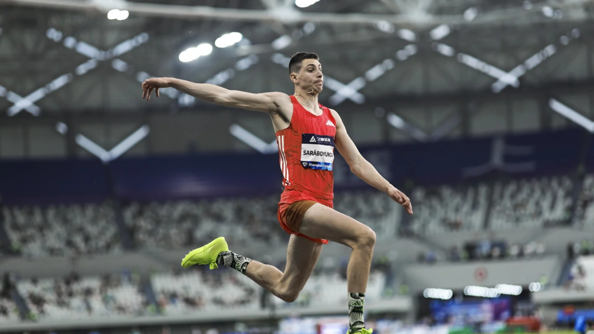 №1 в света на дълък скок, №1 в България на троен скок: Божидар Саръбоюков няма спирка!