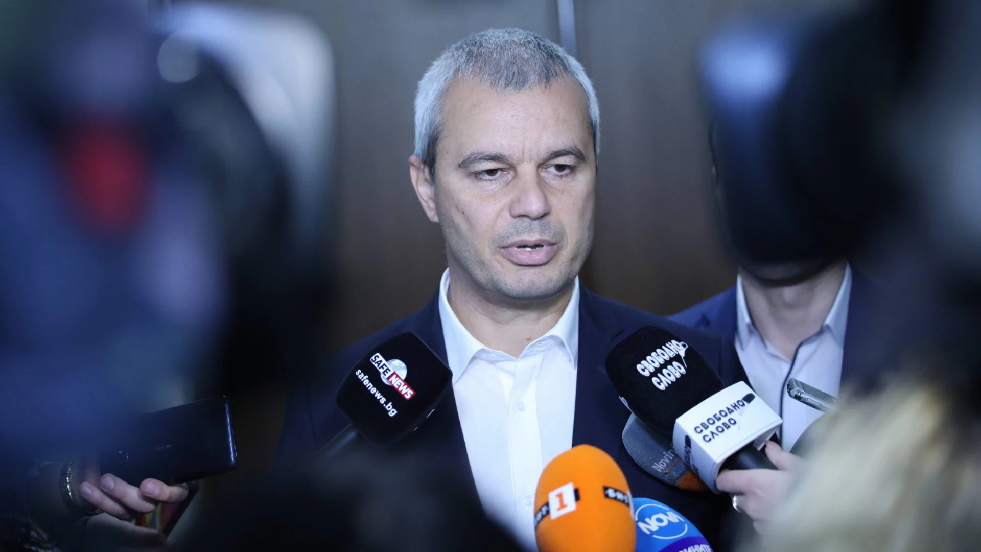 Правителството отряза мераците на Костадин Костадинов да се възползва от войната в Иран