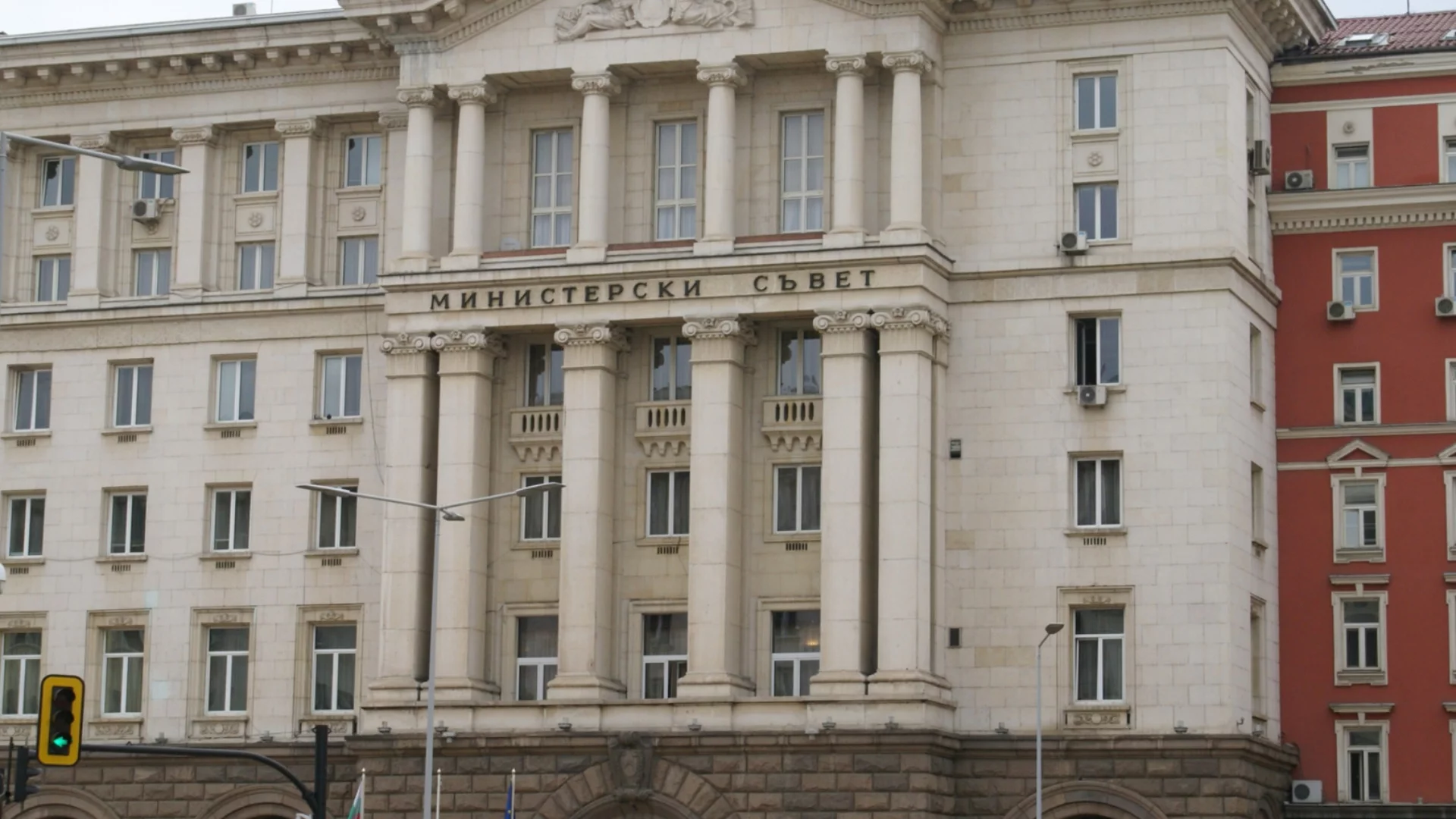 Къде и как да търсите помощ, ако сте в Близкия изток: Министерският съвет с важни съвети и телефони