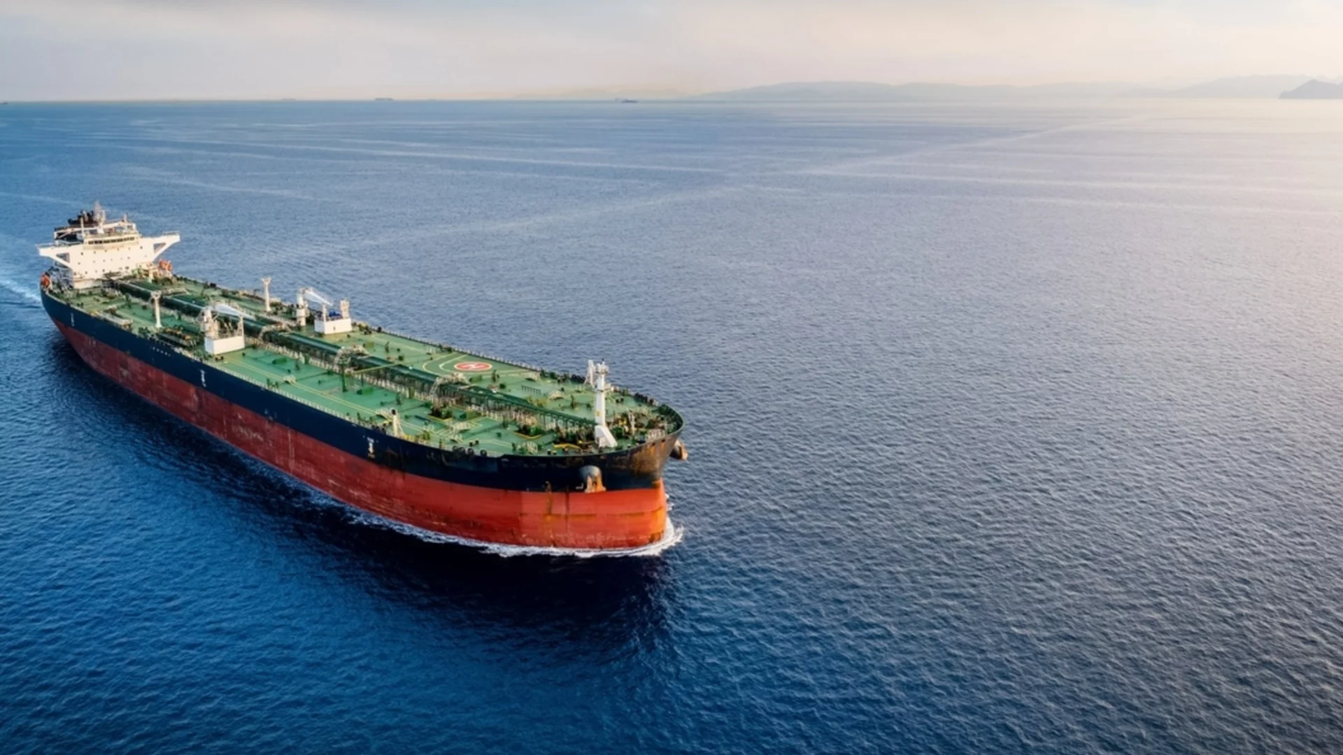 Войната с Иран тласка петролния пазар към най-голямата криза от десетилетия