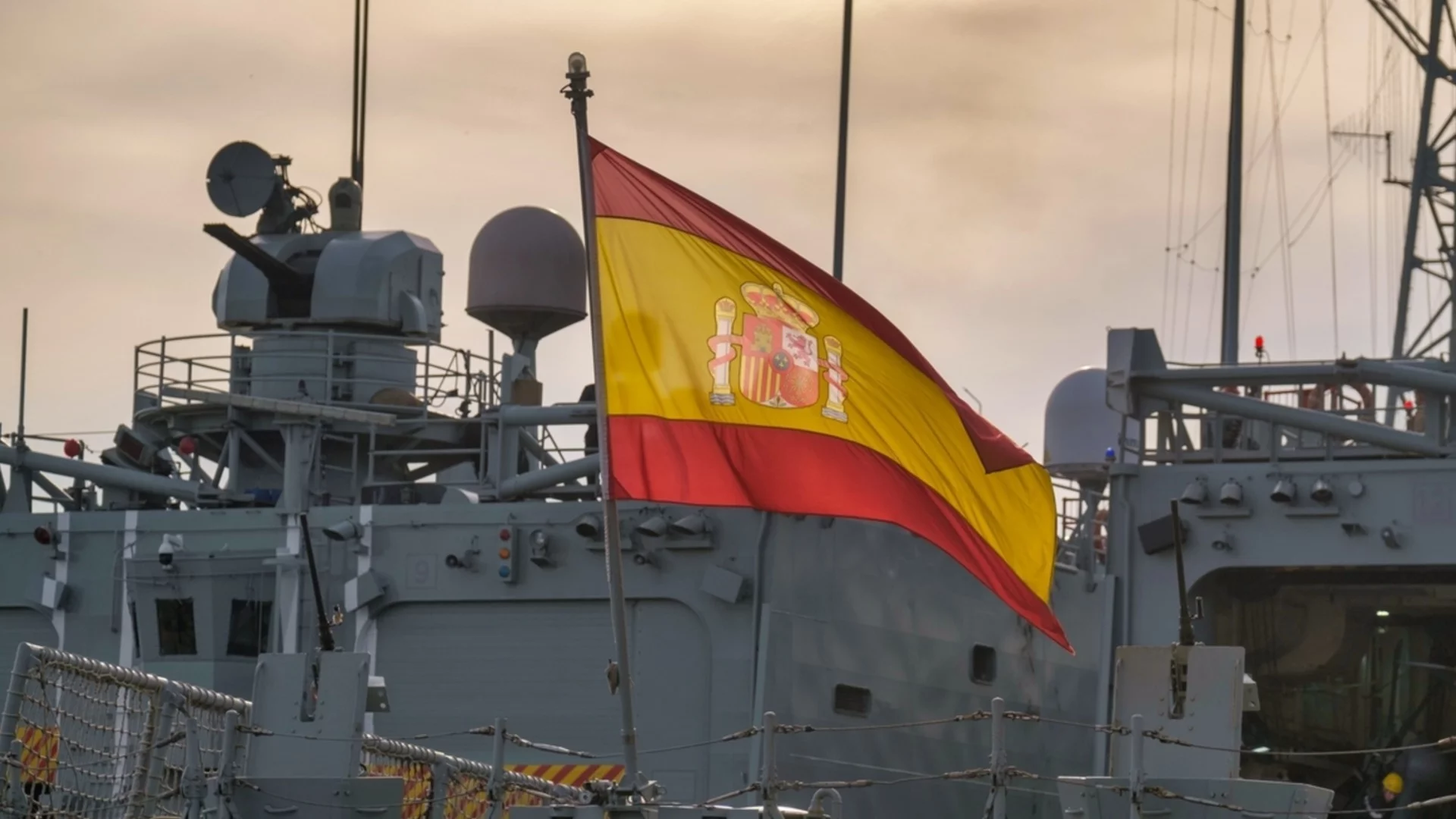 Испания стана първата страна от НАТО, която забрани използването на военните си бази и изгони американските танкери