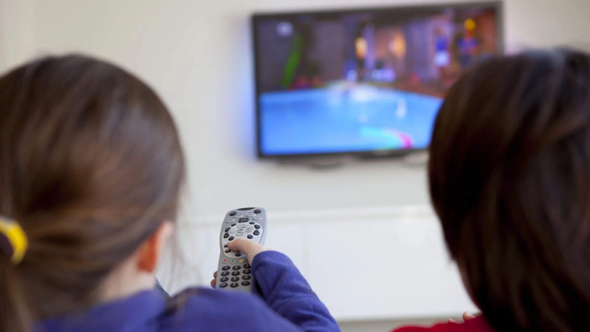 Призив към родителите: Деца под 16 г. да не гледат новините за Иран