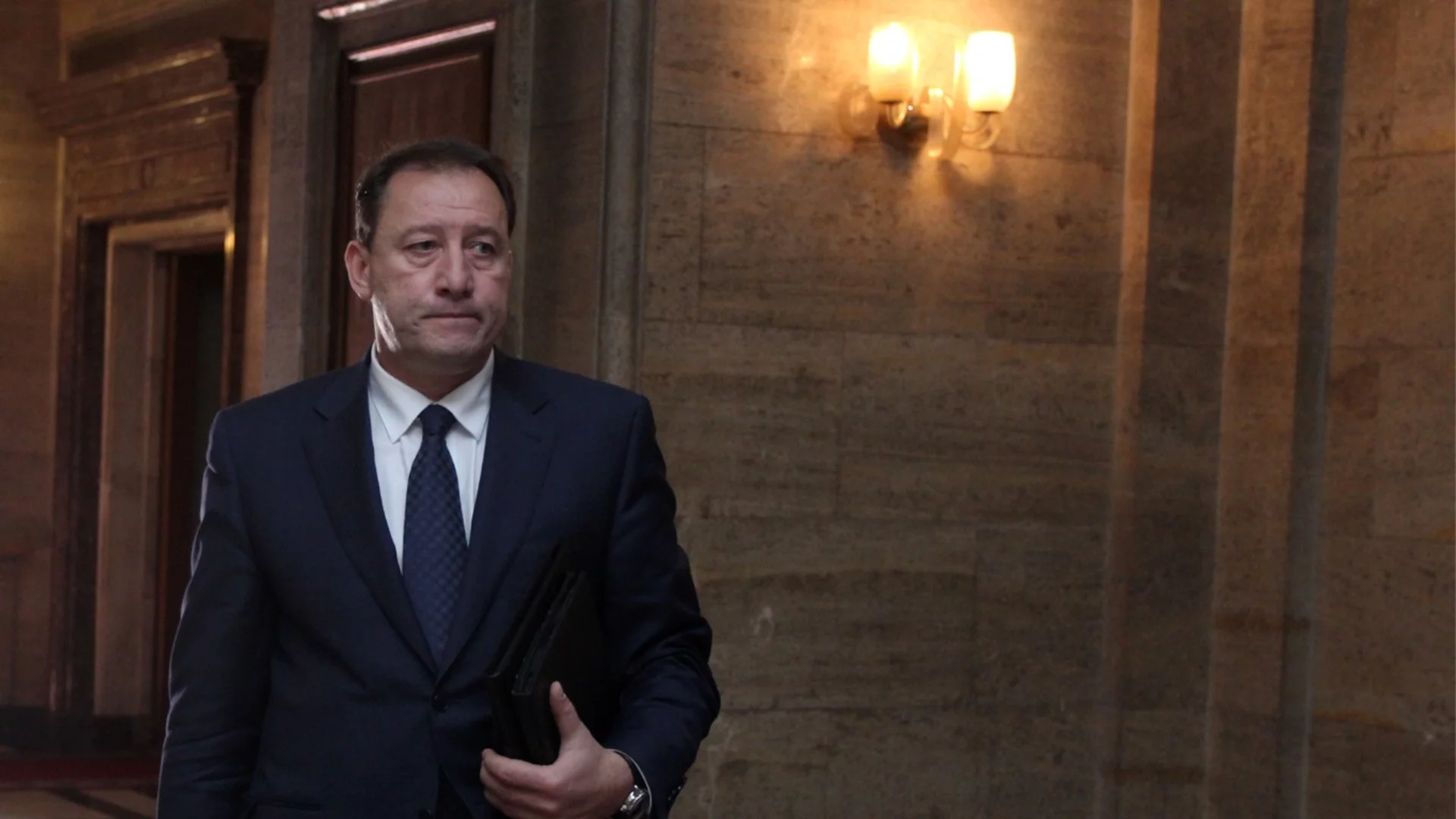 Бивш министър за Иран: Проблеми с доставките на горива и продукти могат да доведат до глобално-икономически сътресения