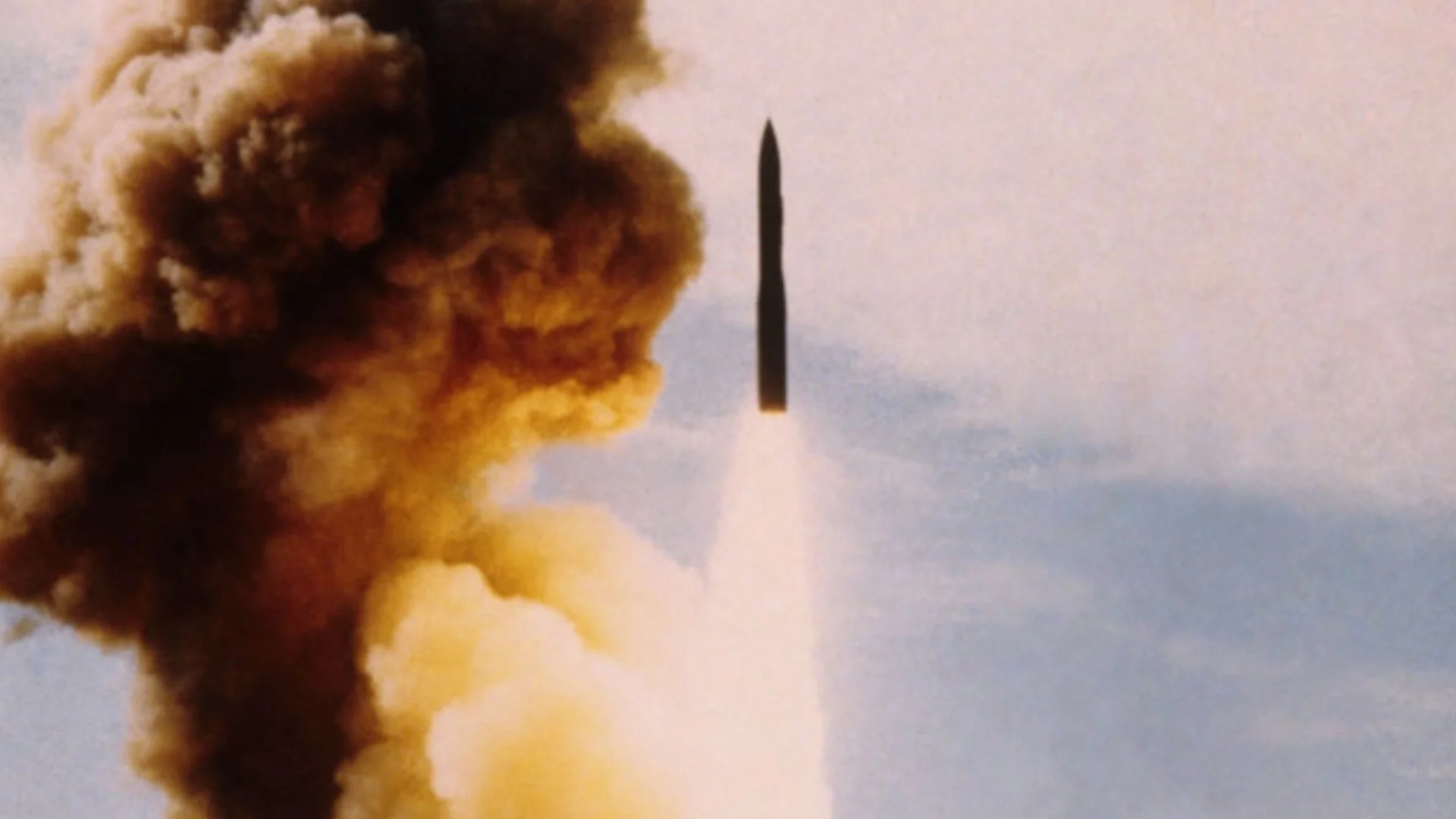 Макрон обяви: Увеличаваме броя на ядрените бойни глави (ВИДЕО)