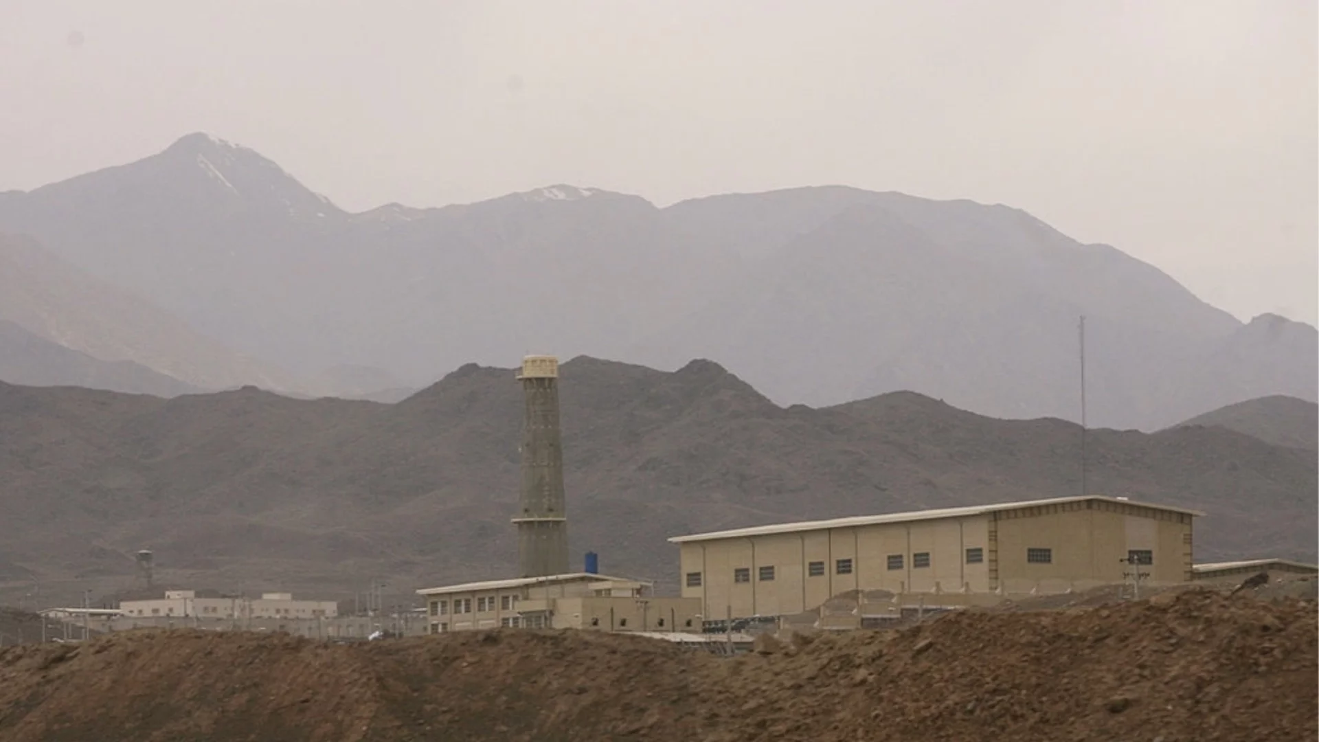 Техеран: САЩ и Израел удариха ядрения обект в Иран