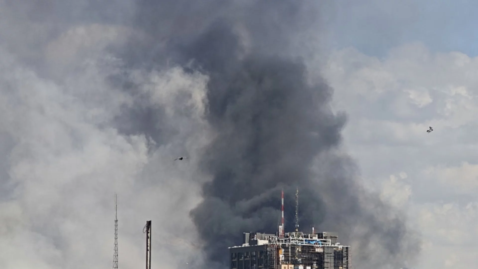 Иран атакува с дронове с руска помощ, посолството на САЩ в Рияд е ударено. Уиткоф говори за ядрено оръжие (ВИДЕО)