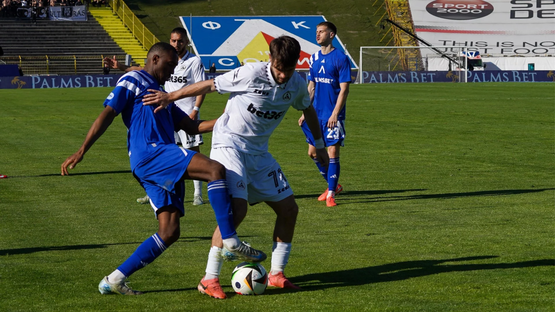 Левски насочва поглед към млад халф от родния елит