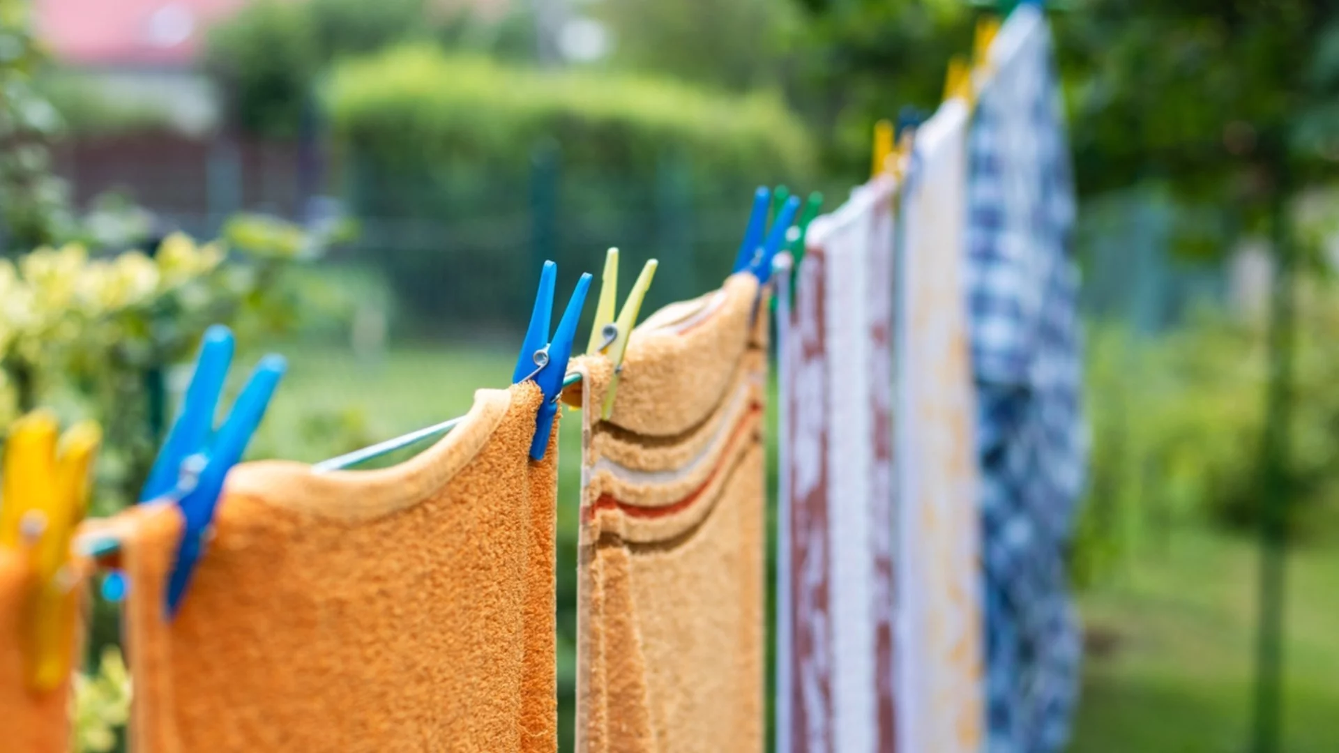 Сушене на дрехи без следи от щипки и прегъвания - ето как се прави